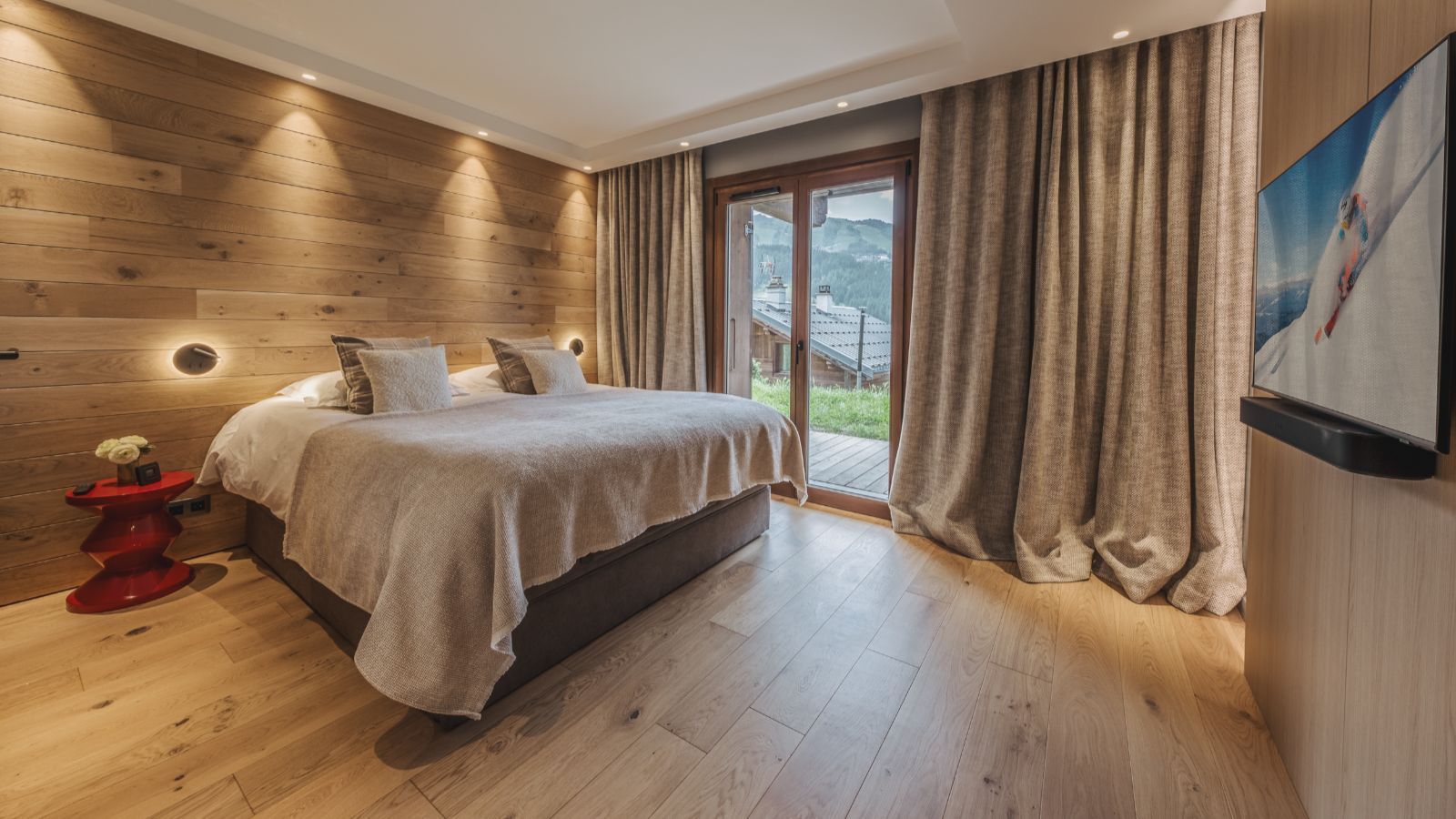 Luxury-Ski-Chalet-Courchevel-1650-Chalet-Rosoire-Oxford-Ski-Bedroom (14).jpg