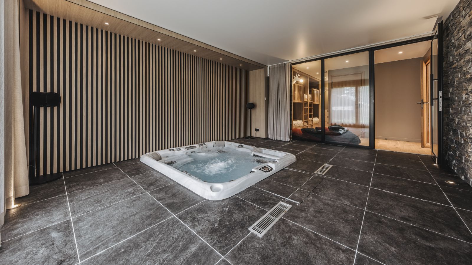 Luxury-Ski-Chalet-Courchevel-1650-Chalet-Rosoire-Oxford-Ski-Hot-Tub.jpg