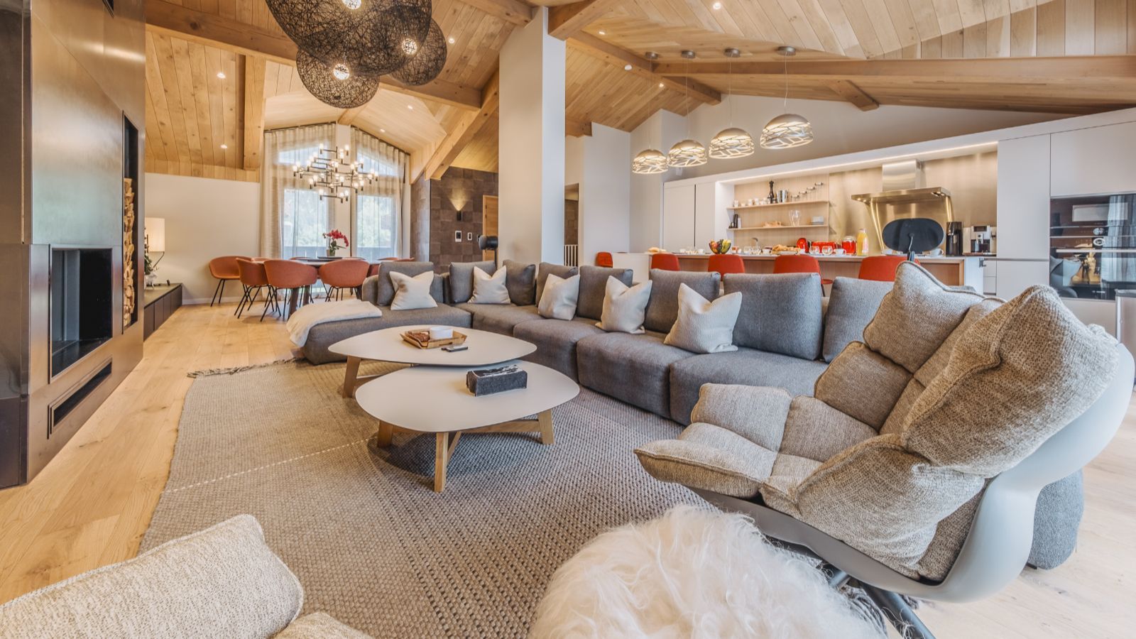 Luxury-Ski-Chalet-Courchevel-1650-Chalet-Rosoire-Oxford-Ski-Lounge.jpg