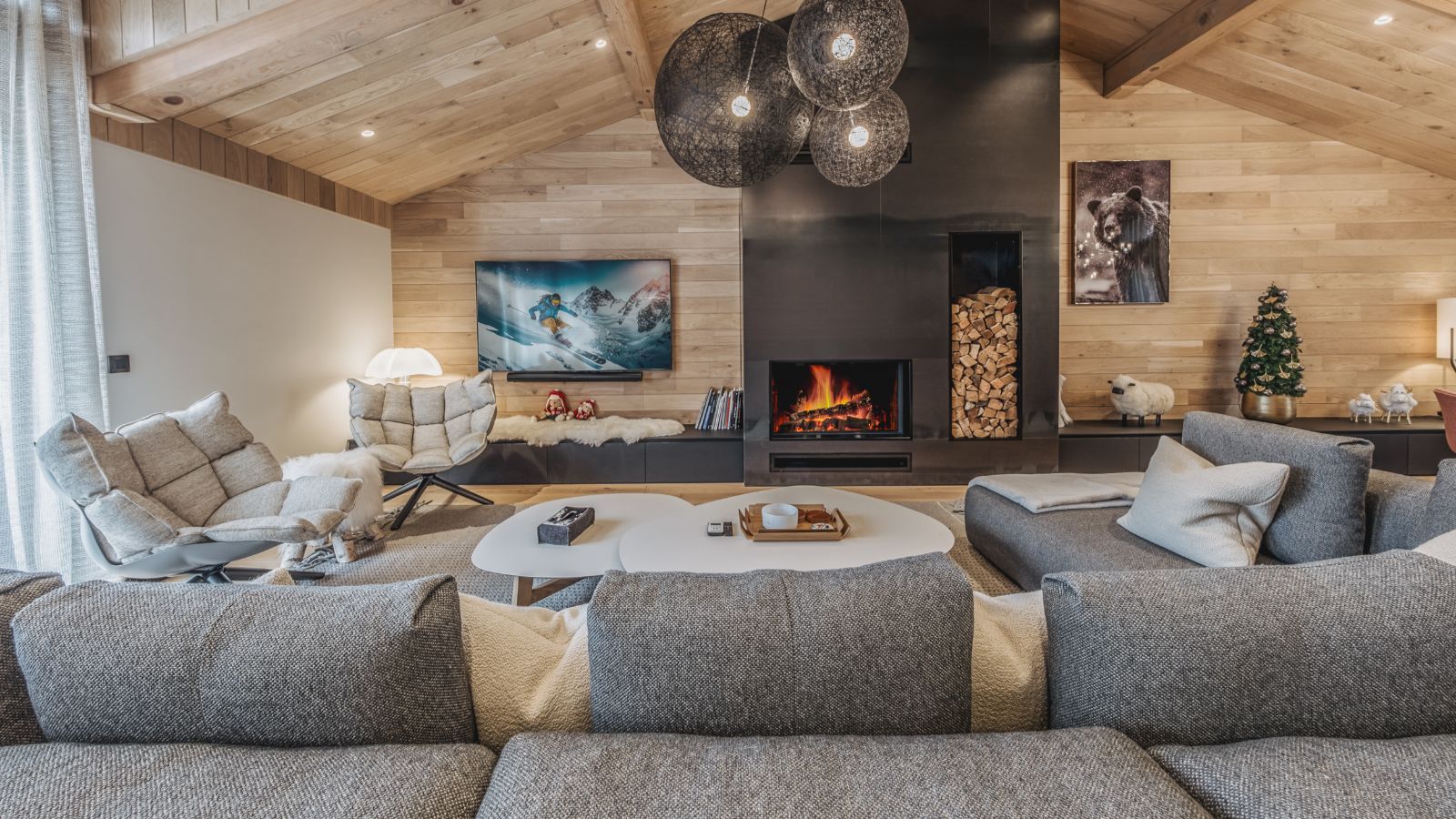 Luxury-Ski-Chalet-Courchevel-1650-Chalet-Rosoire-Oxford-Ski-Lounge3.jpg