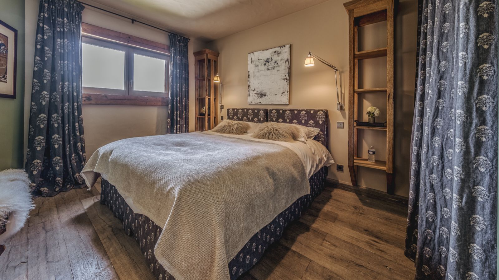 Luxury-Ski-Chalet-Courchevel-1550-Chalet-Momentum-Oxford-Ski-Bedroom (13).jpg