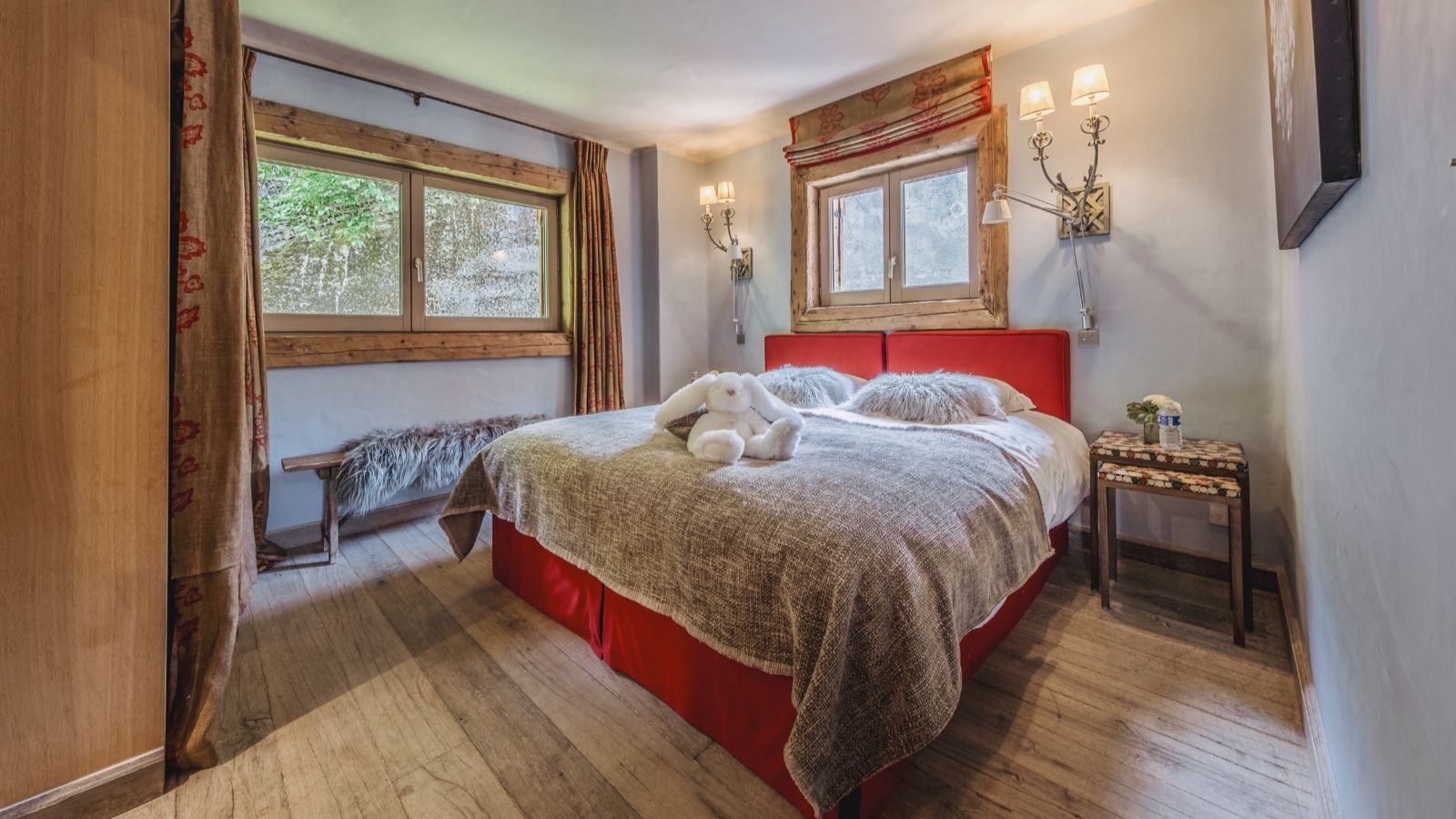 Luxury-Ski-Chalet-Courchevel-1550-Chalet-Momentum-Oxford-Ski-Bedroom (14).jpg