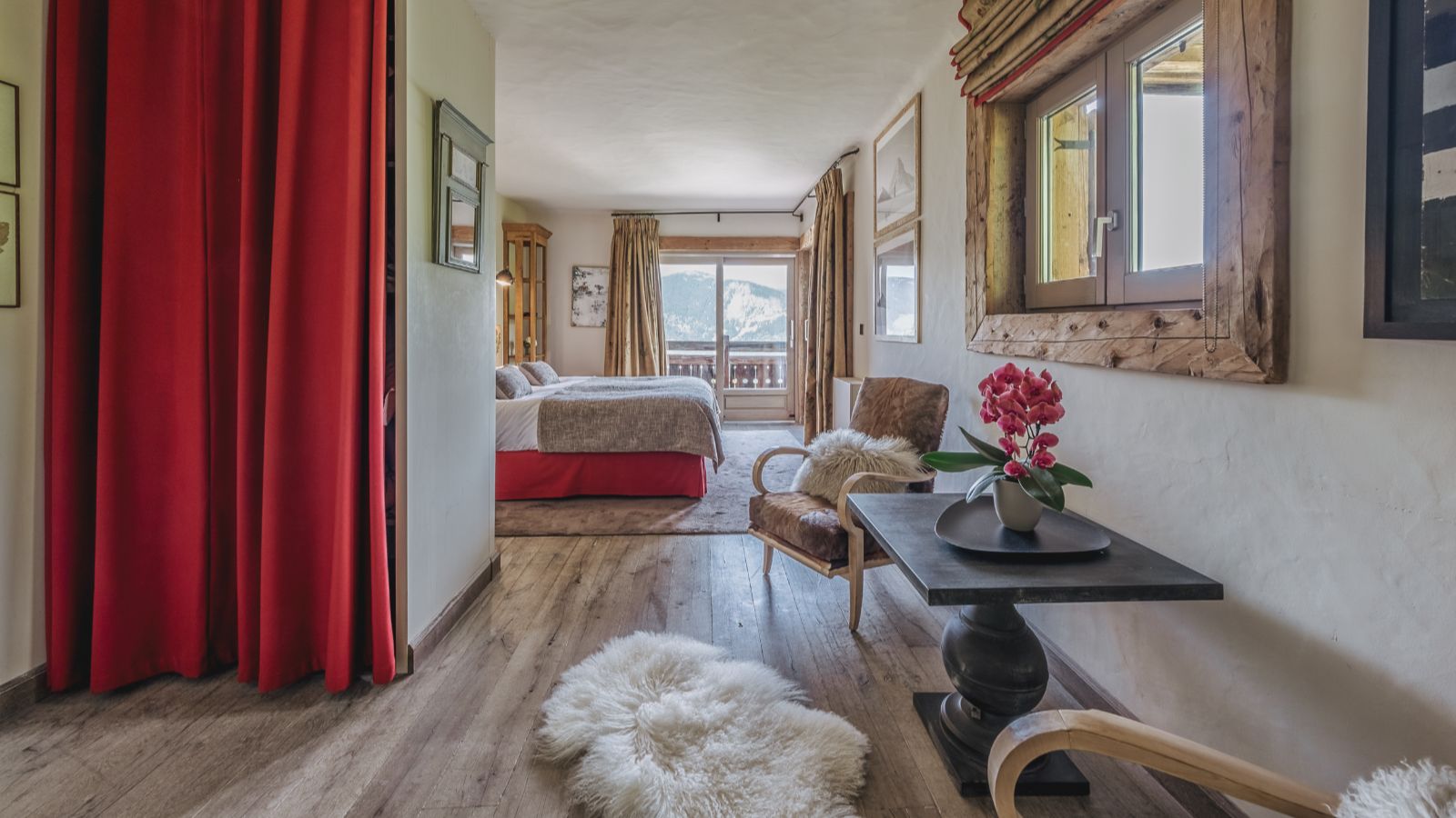 Luxury-Ski-Chalet-Courchevel-1550-Chalet-Momentum-Oxford-Ski-Bedroom (17).jpg