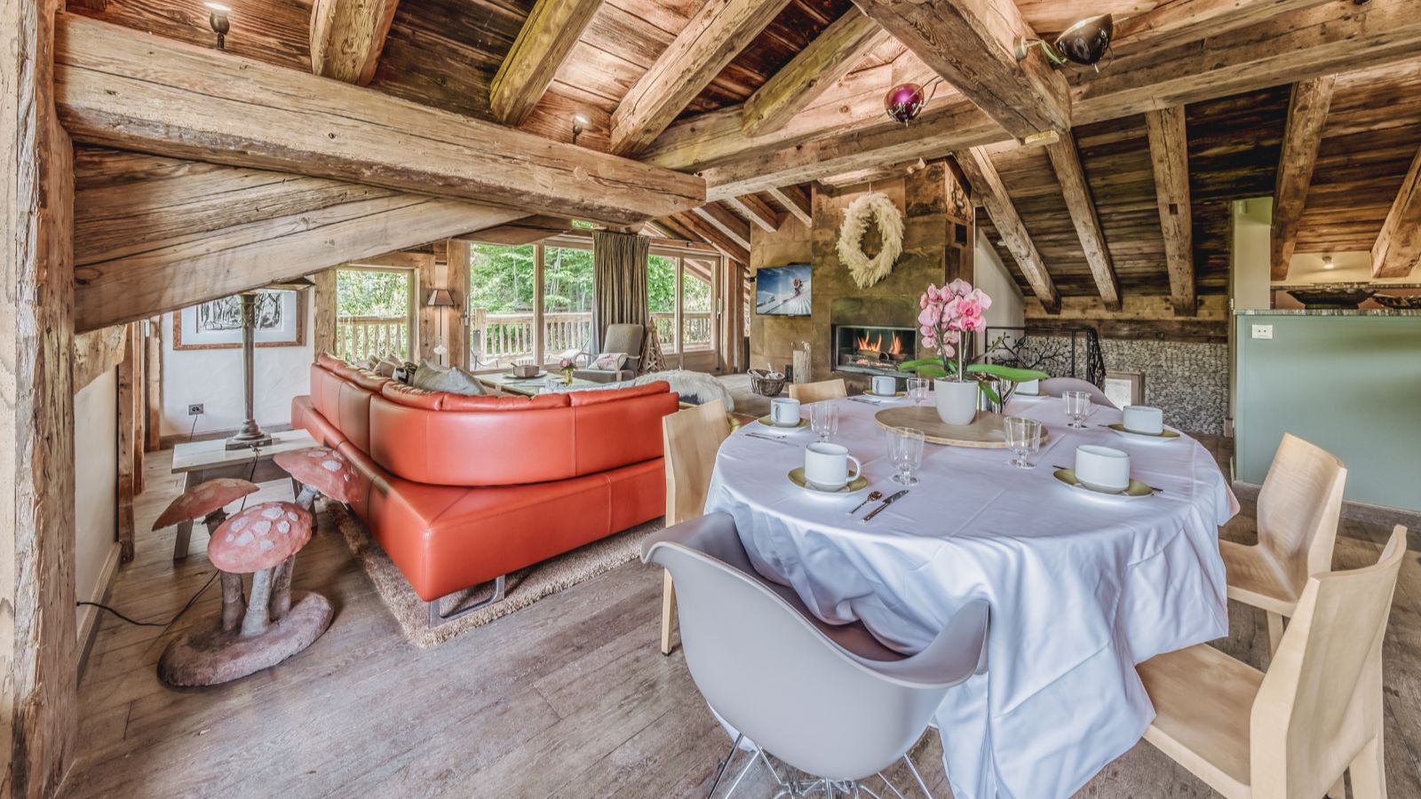 Luxury-Ski-Chalet-Courchevel-1550-Chalet-Momentum-Oxford-Ski-Dining.jpg