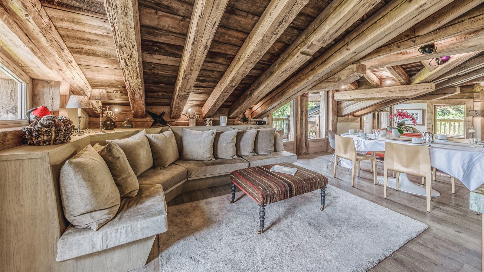 Luxury-Ski-Chalet-Courchevel-1550-Chalet-Momentum-Oxford-Ski-Seating.jpg
