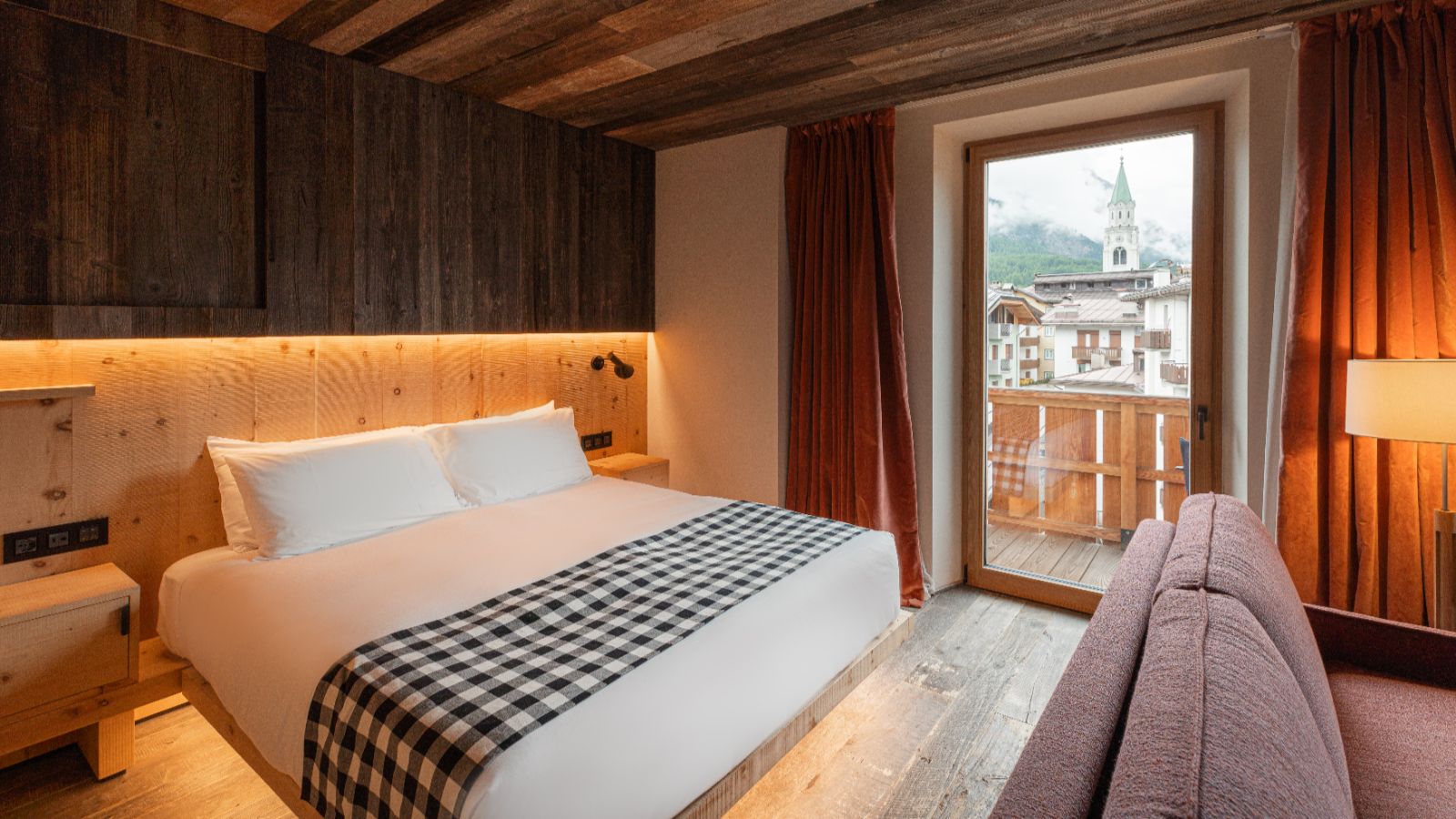 Luxury-Ski-Hotel-Cortina-Hotel-de-Len-Oxford-Ski-Suite2.jpg