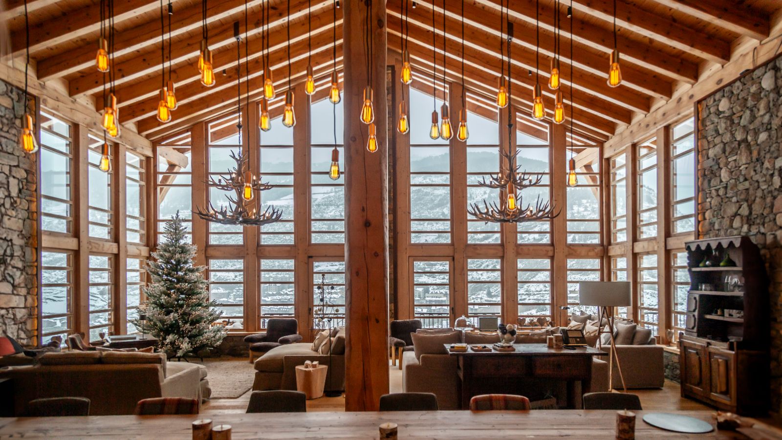 luxury-ski-chalets-soldeu-hermitage-mountain-lodge-oxford-ski-living (2).jpg