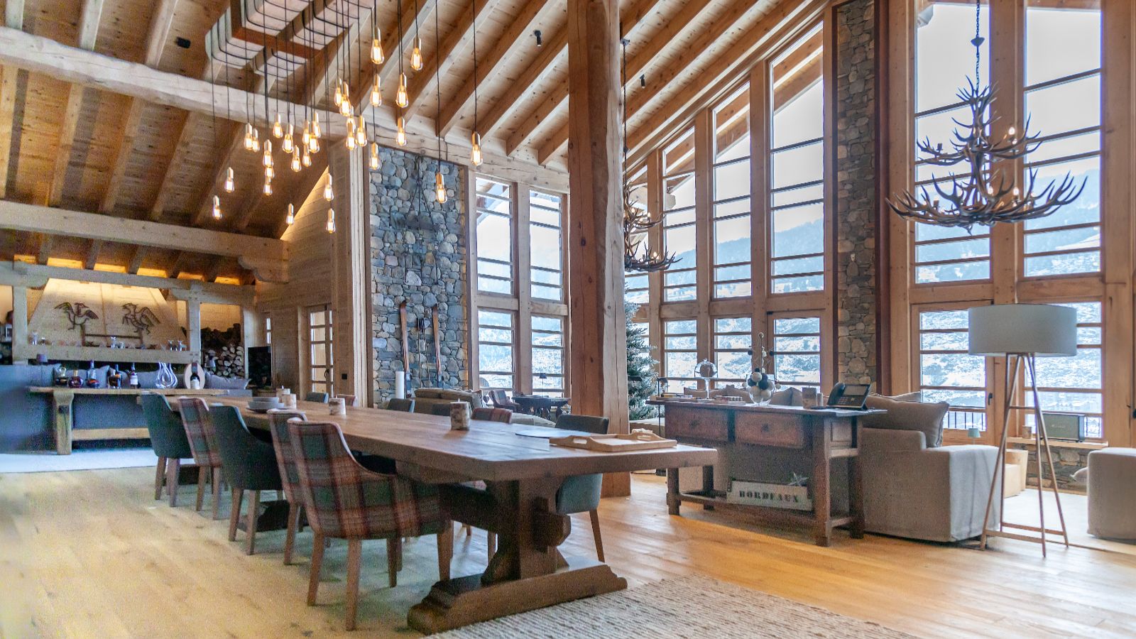 luxury-ski-chalets-soldeu-hermitage-mountain-lodge-oxford-ski-dining.jpg