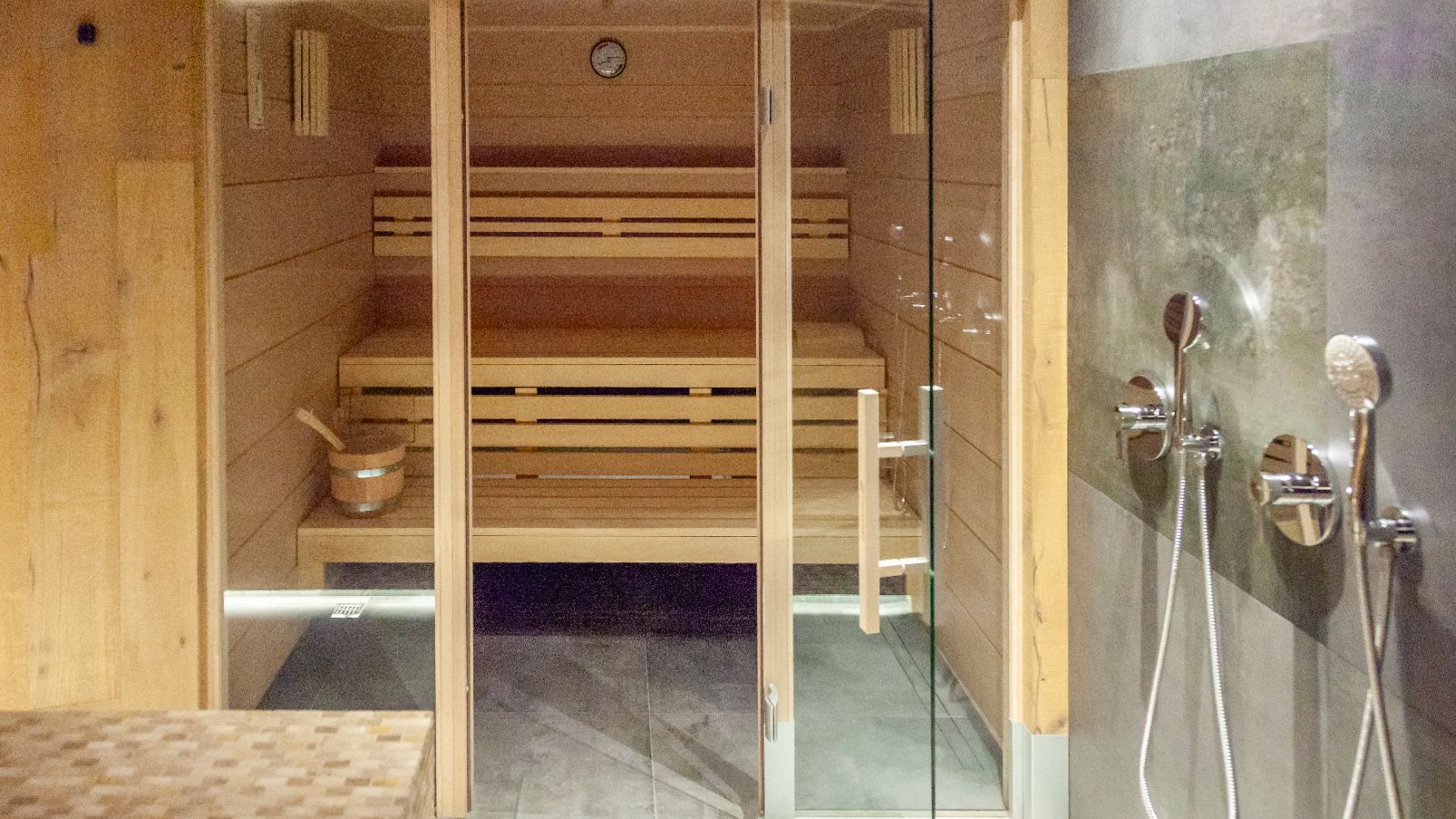 luxury-ski-chalets-soldeu-hermitage-mountain-lodge-oxford-ski-sauna.jpg
