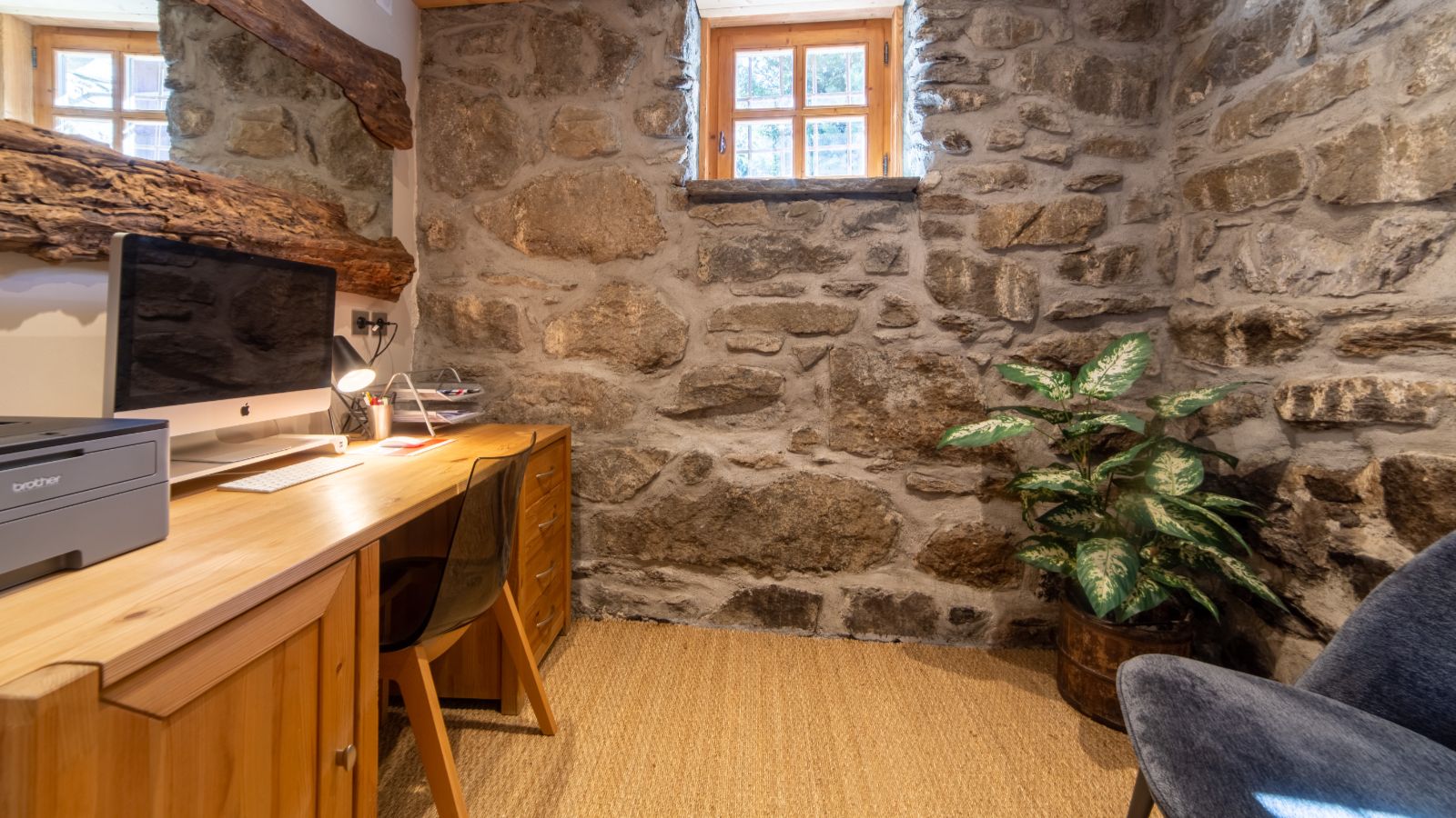 luxury-ski-chalets-meribel-ferme-de-mon-grand-pere-oxford-ski-office.jpg