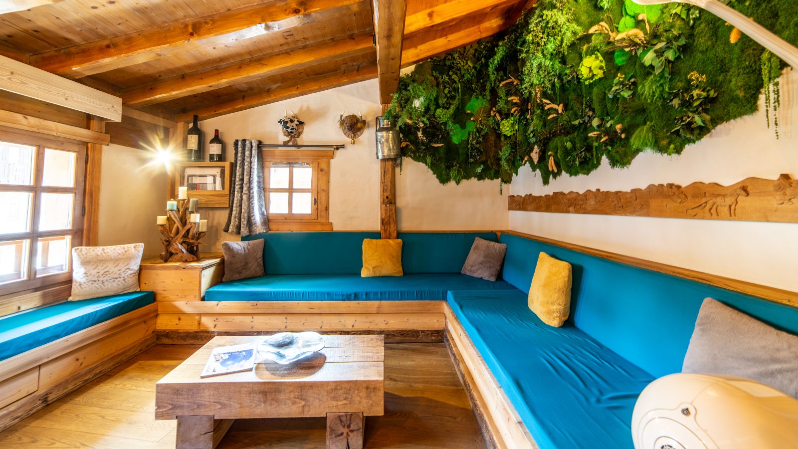 luxury-ski-chalets-meribel-ferme-de-mon-grand-pere-oxford-ski-bar (2).jpg