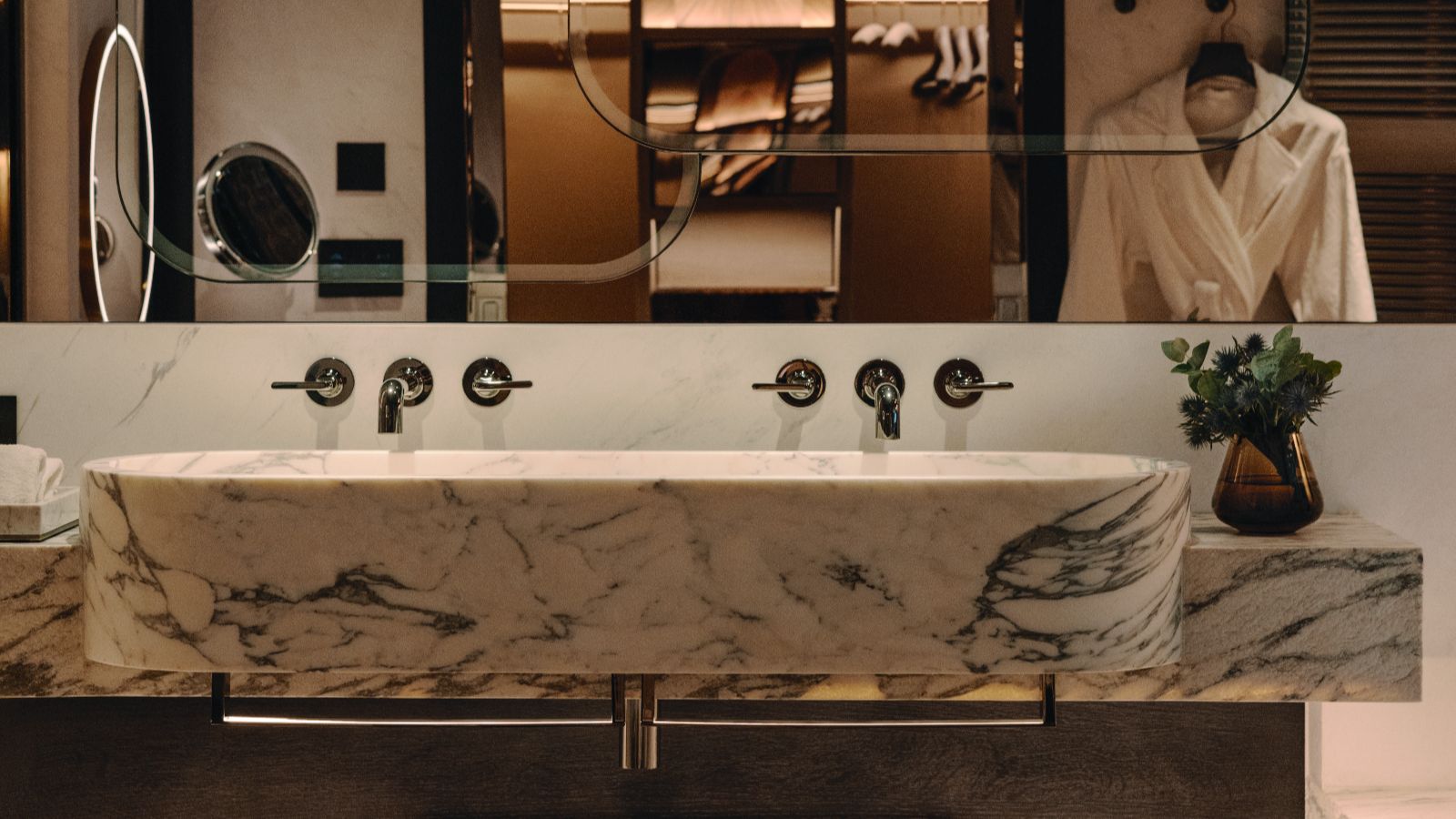 6. ROSEWOOD COURCHEVEL LE JARDIN ALPIN_PREMIER JUNIOR SUITE_BATHROOM.jpg