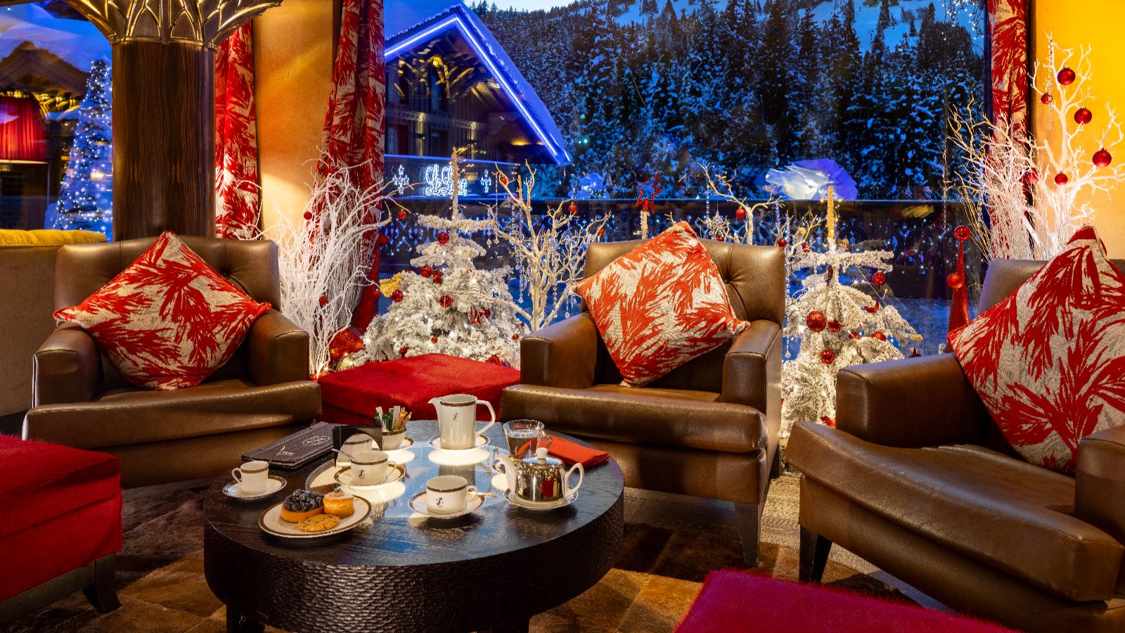 luxury-ski-hotel-courchevel-1850-le-lana-oxford-ski-bar (1).jpg