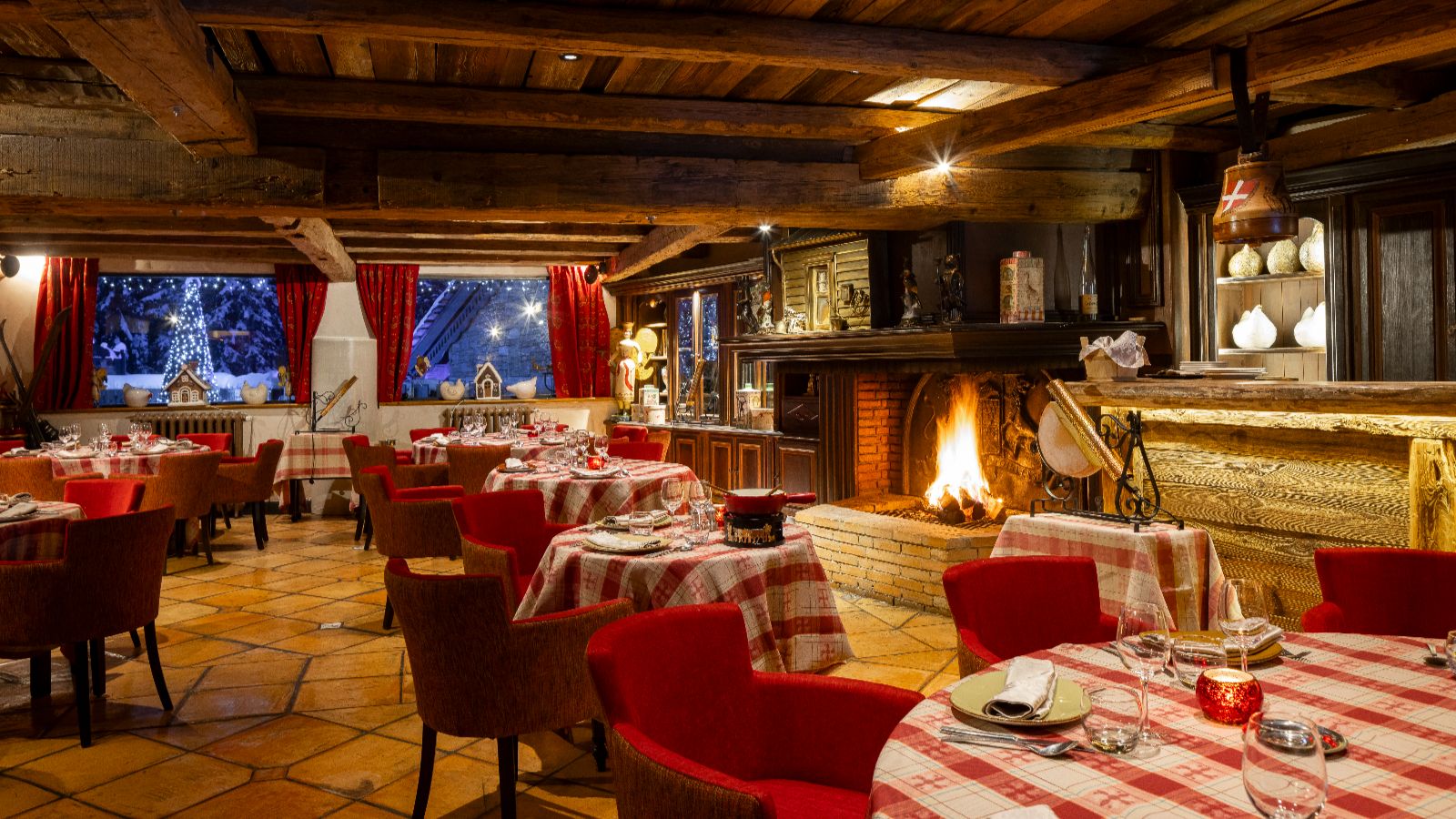luxury-ski-hotel-courchevel-1850-le-lana-oxford-ski-saint-nicholas.jpg