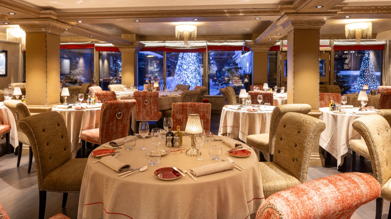 luxury-ski-hotel-courchevel-1850-le-lana-oxford-ski-restaurant (2).jpg