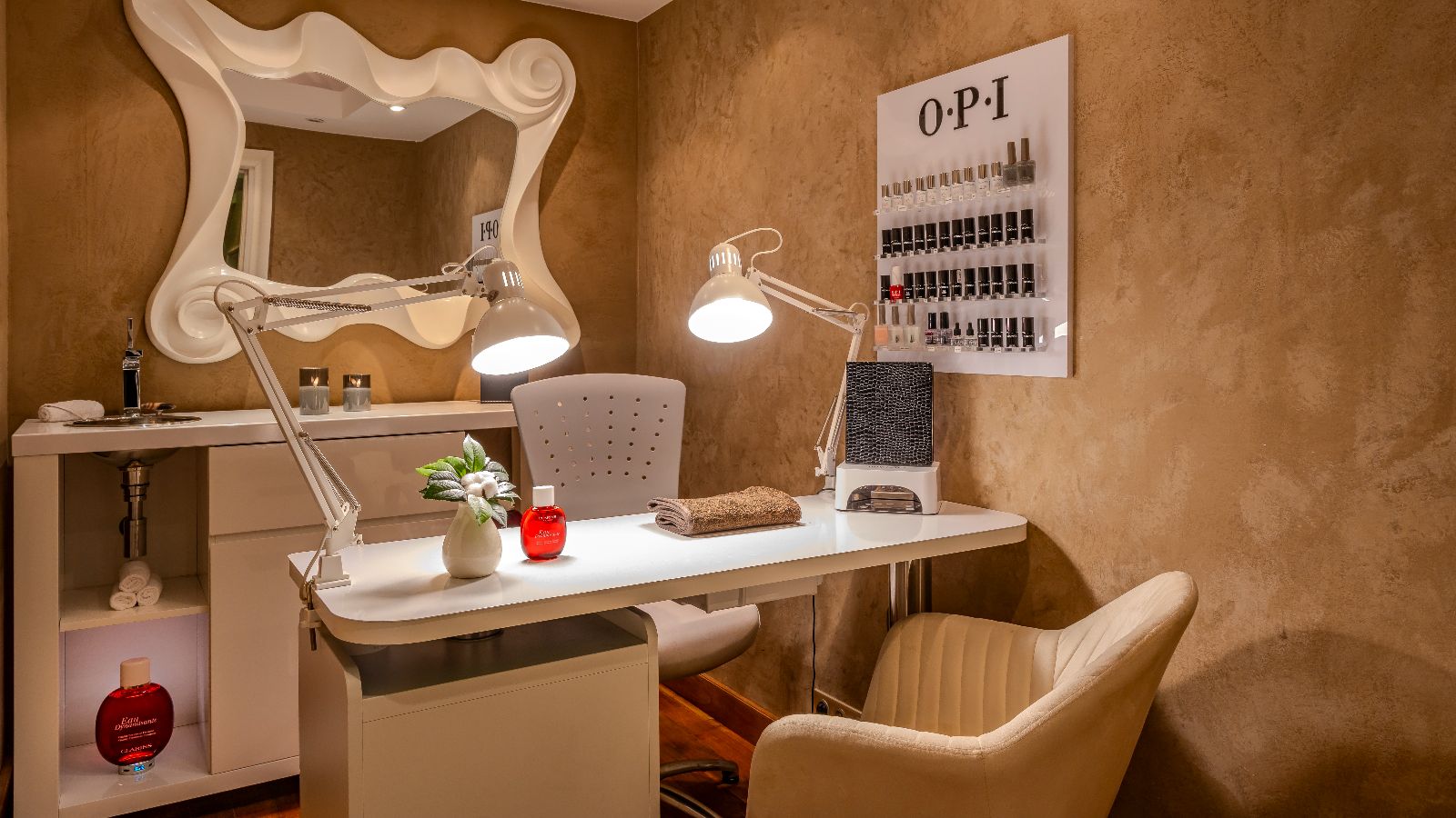 luxury-ski-hotels-courchevel-1850-le-lana-spa (5).jpg