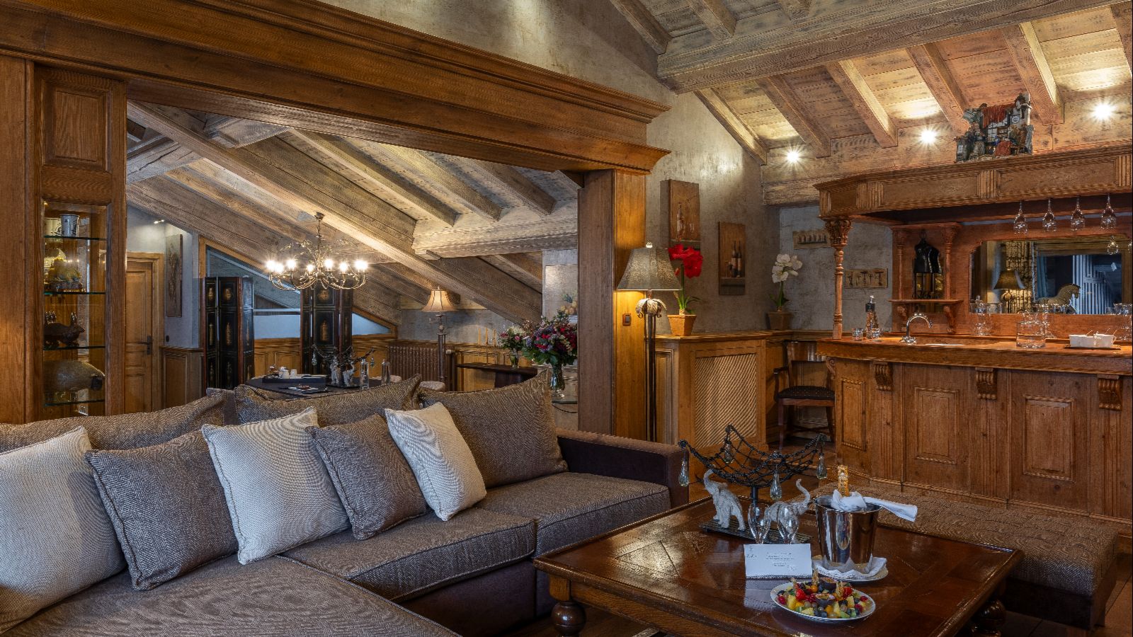 luxury-ski-hotels-courchevel-1850-le-lana-oxford-ski-suites (1).jpg