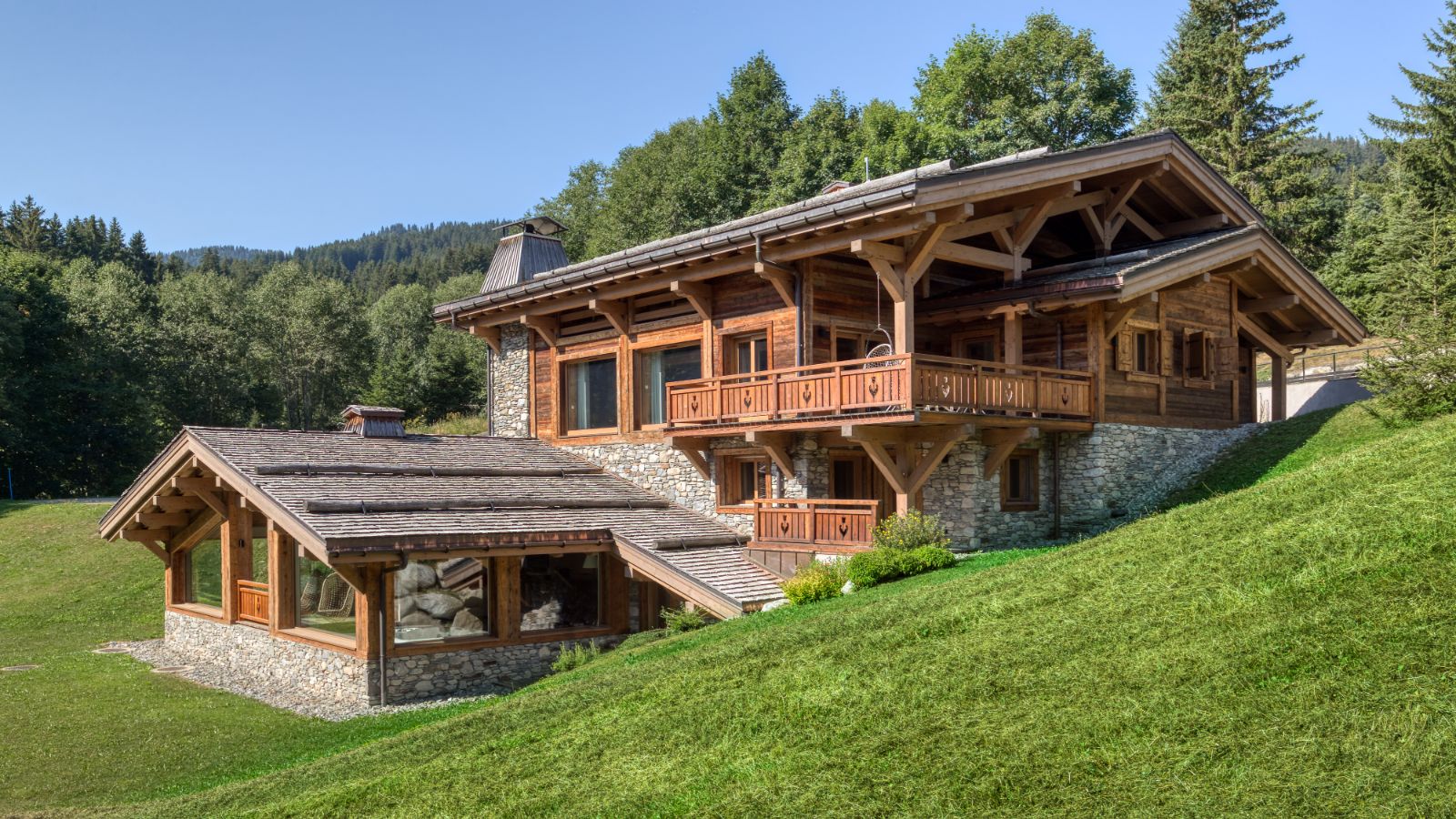Luxury-Ski-Chalet-Megeve-Chalet-Nordmann-Oxford-Ski-Exterior.jpg
