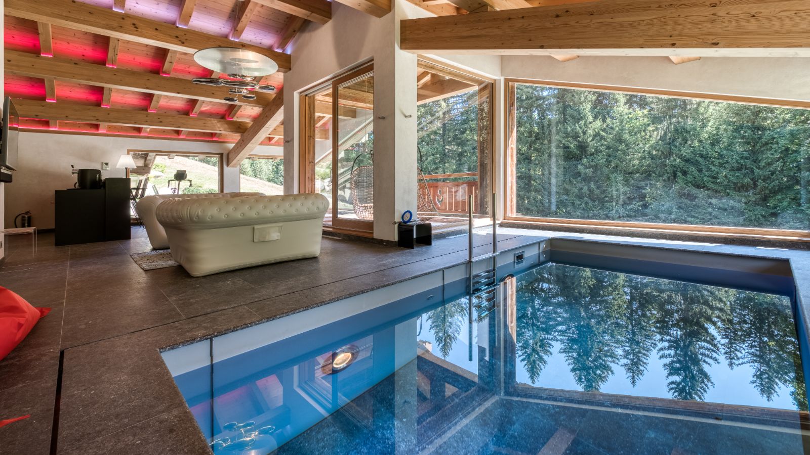 Luxury-Ski-Chalet-Megeve-Chalet-Nordmann-Oxford-Ski-Swimming-Pool.jpg