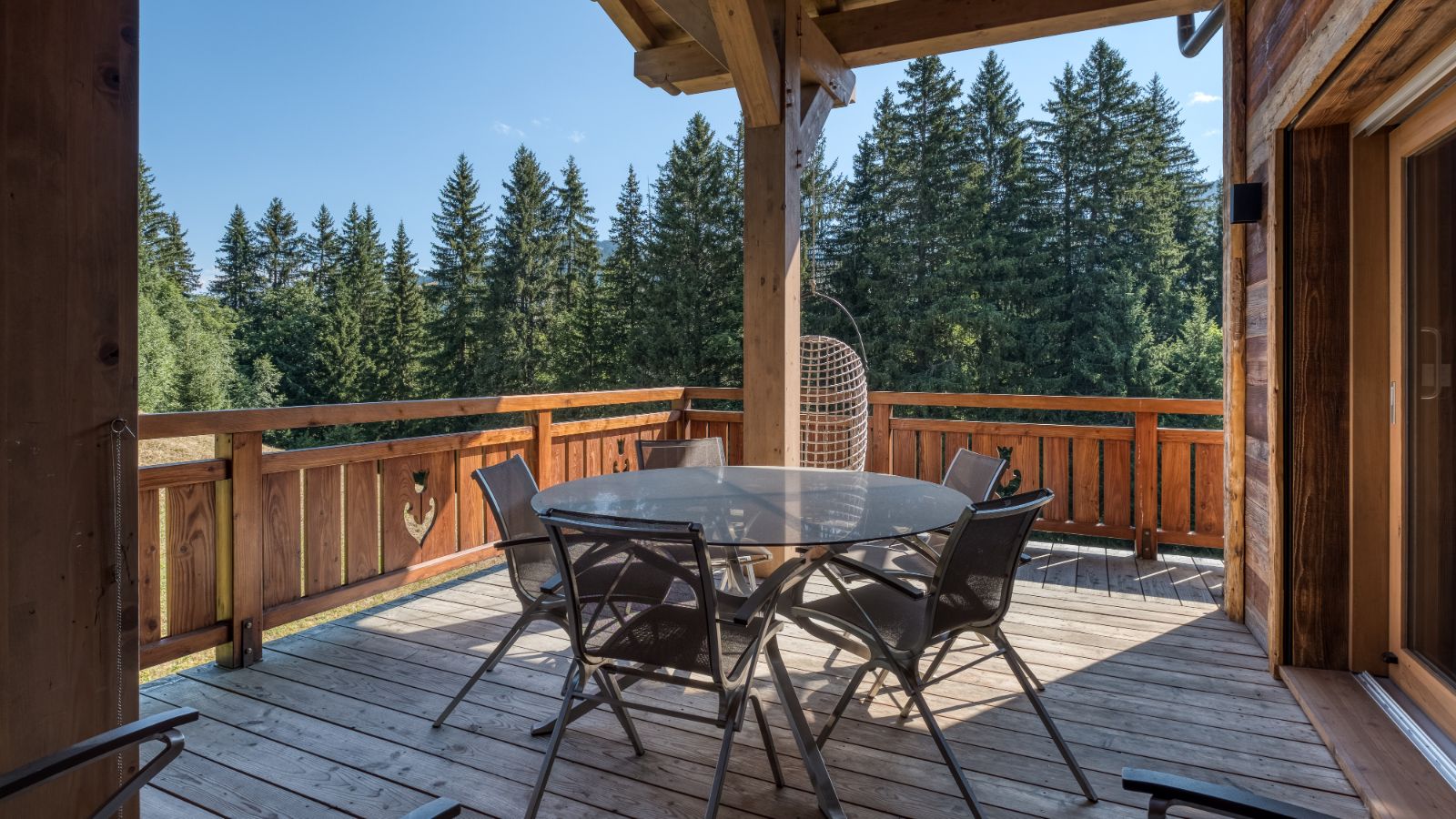 Luxury-Ski-Chalet-Megeve-Chalet-Nordmann-Oxford-Ski-Terrace (2).jpg