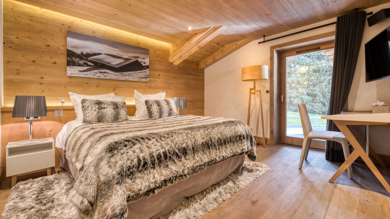 Luxury-Ski-Chalet-Megeve-Chalet-Nordmann-Oxford-Ski-Bedroom (3).jpg