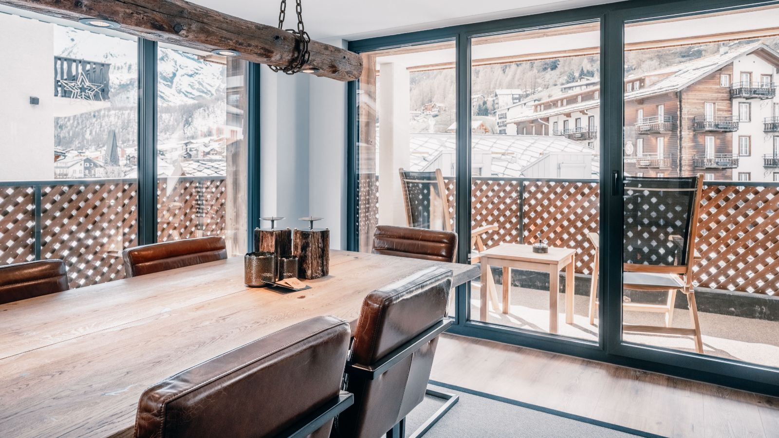 Luxury-Ski-Apartment-Saas-Fee-Walser-Prestige- Apartment-Oxford-Ski-Dining3.jpg