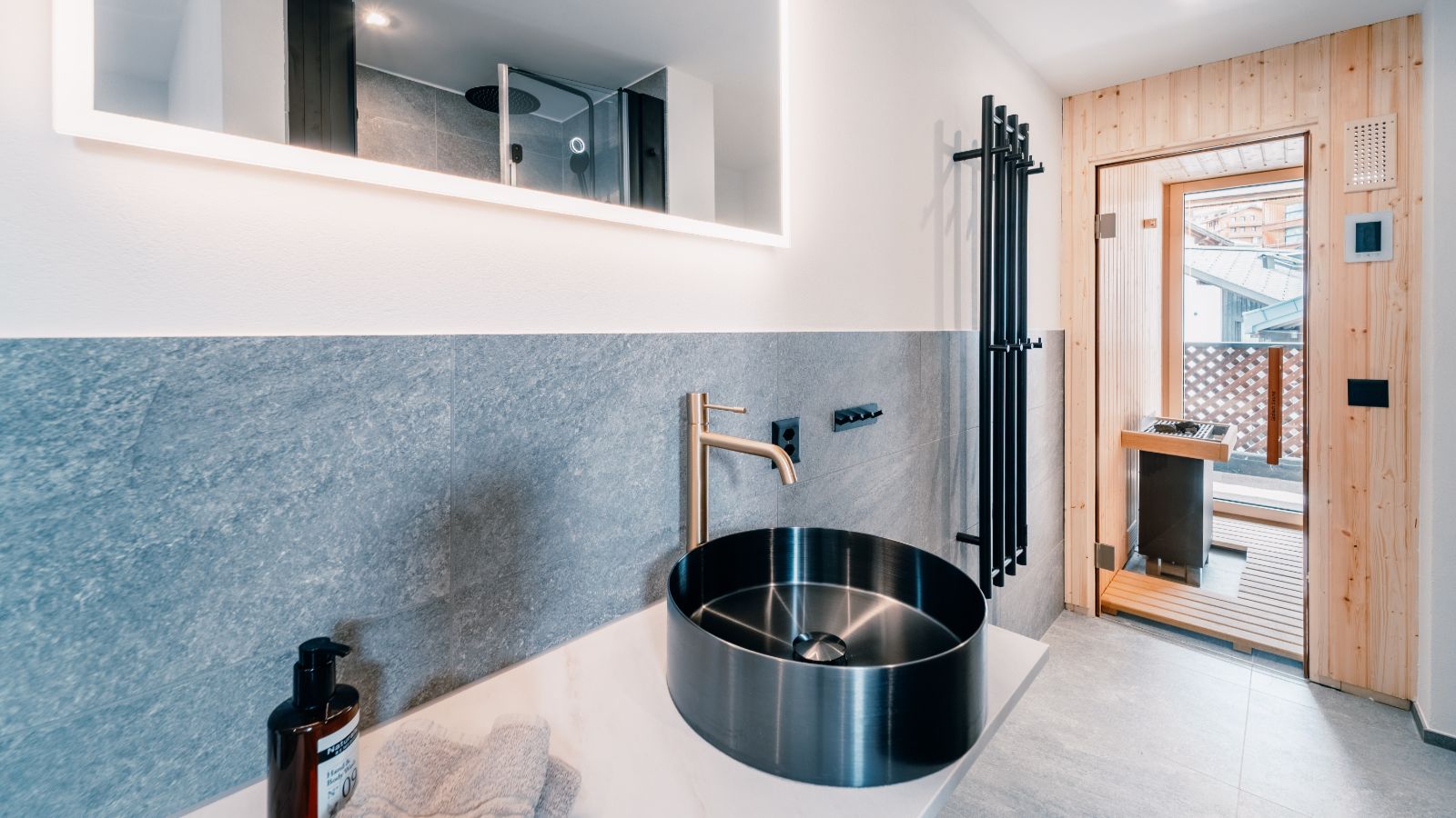Luxury-Ski-Apartment-Saas-Fee-Walser-Prestige- Apartment-Oxford-Ski-Bathrooom.jpg