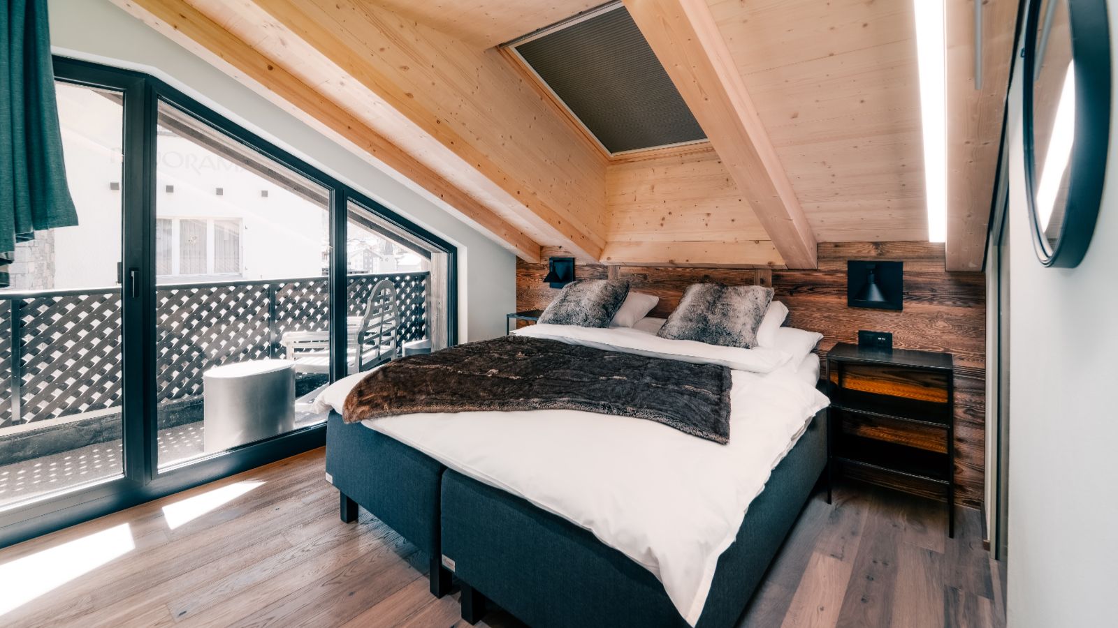 Luxury-Ski-Apartment-Saas-Fee-Walser-Luxury-Penthouse-Oxford-Ski-Bedroom (1).jpg