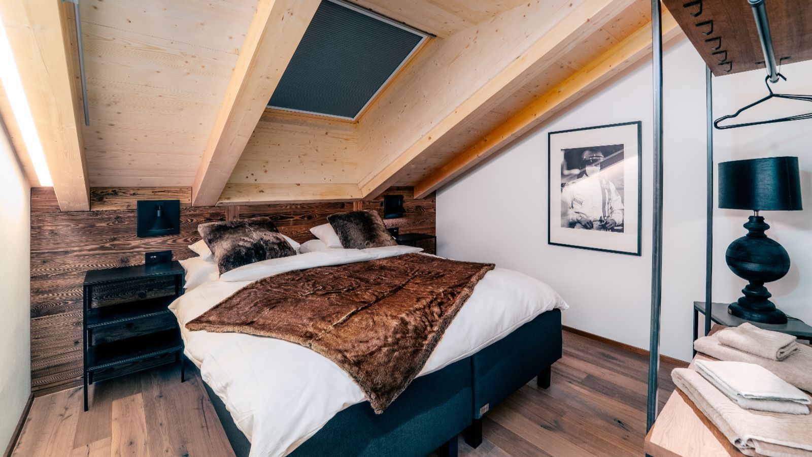 Luxury-Ski-Apartment-Saas-Fee-Walser-Luxury-Penthouse-Oxford-Ski-Bedroom (7).jpg