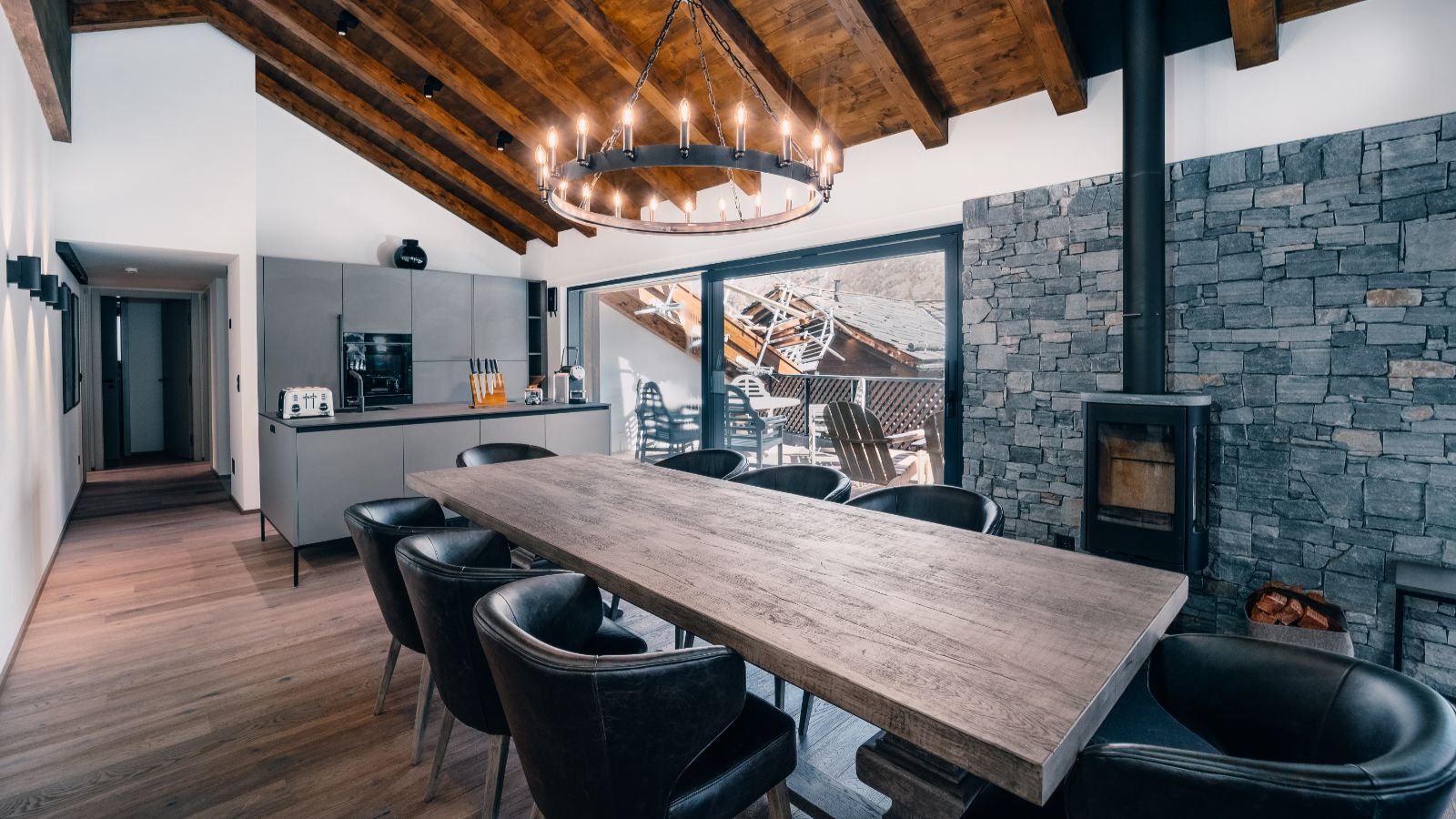 Luxury-Ski-Apartment-Saas-Fee-Walser-Luxury-Penthouse-Oxford-Ski-Dining.jpg
