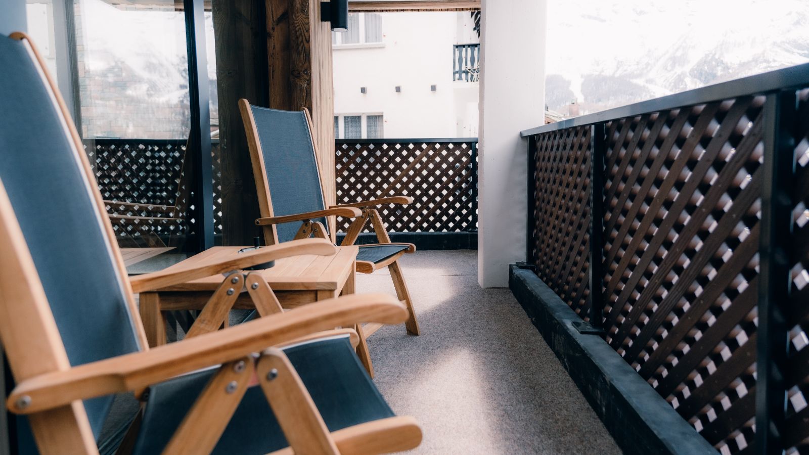 Luxury-Ski-Apartment-Saas-Fee-Walser-Prestige- Apartment-Oxford-Ski-Balcony.jpg