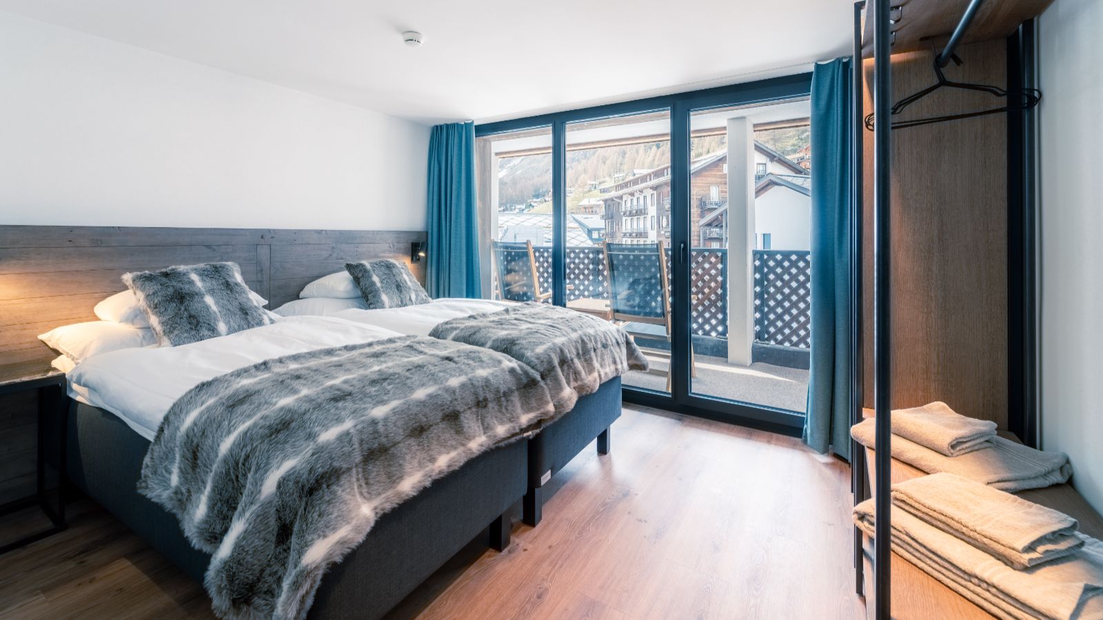 Luxury-Ski-Apartment-Saas-Fee-Walser-Prestige- Apartment-Oxford-Ski-Bedroom.jpg