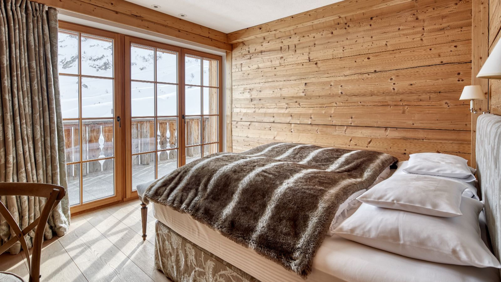 Luxury-Ski-Chalet-St-Anton-Skyfall-Apartment-2-Oxford-Ski-Bedroom.jpg
