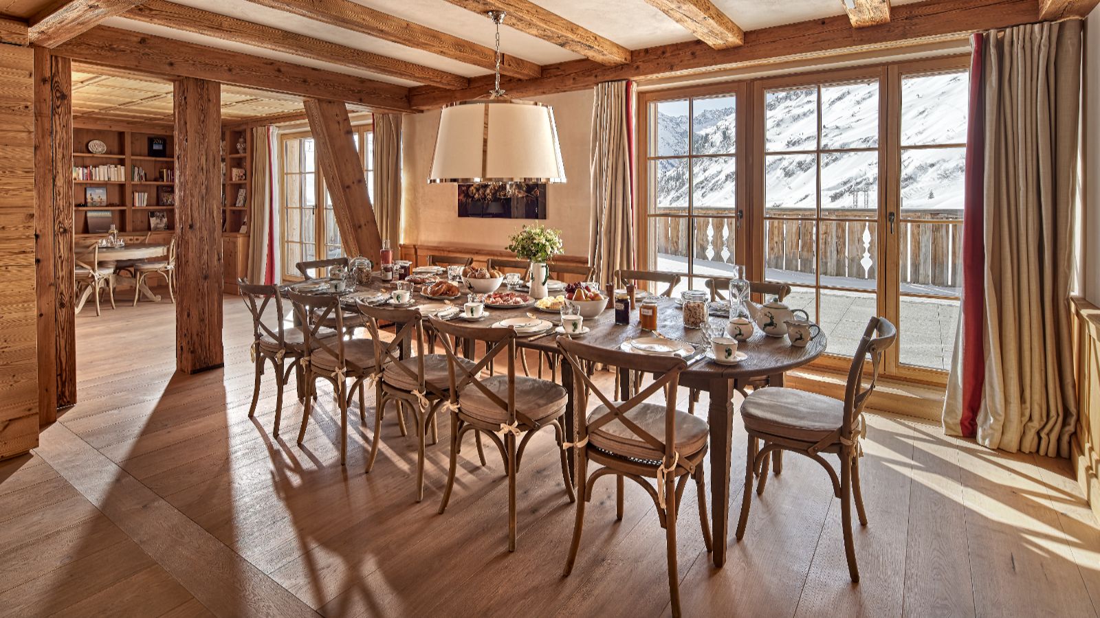 Luxury-Ski-Chalet-St-Anton-Skyfall-Apartment-2-Oxford-Ski-Dining.jpg