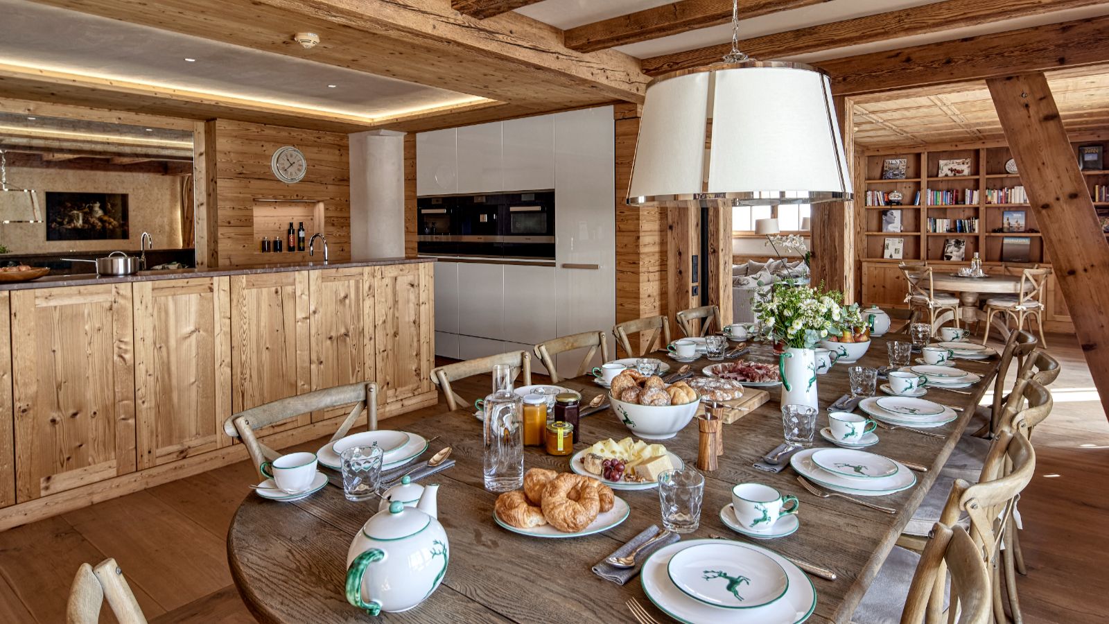 Luxury-Ski-Chalet-St-Anton-Skyfall-Apartment-2-Oxford-Ski-Dining2.jpg