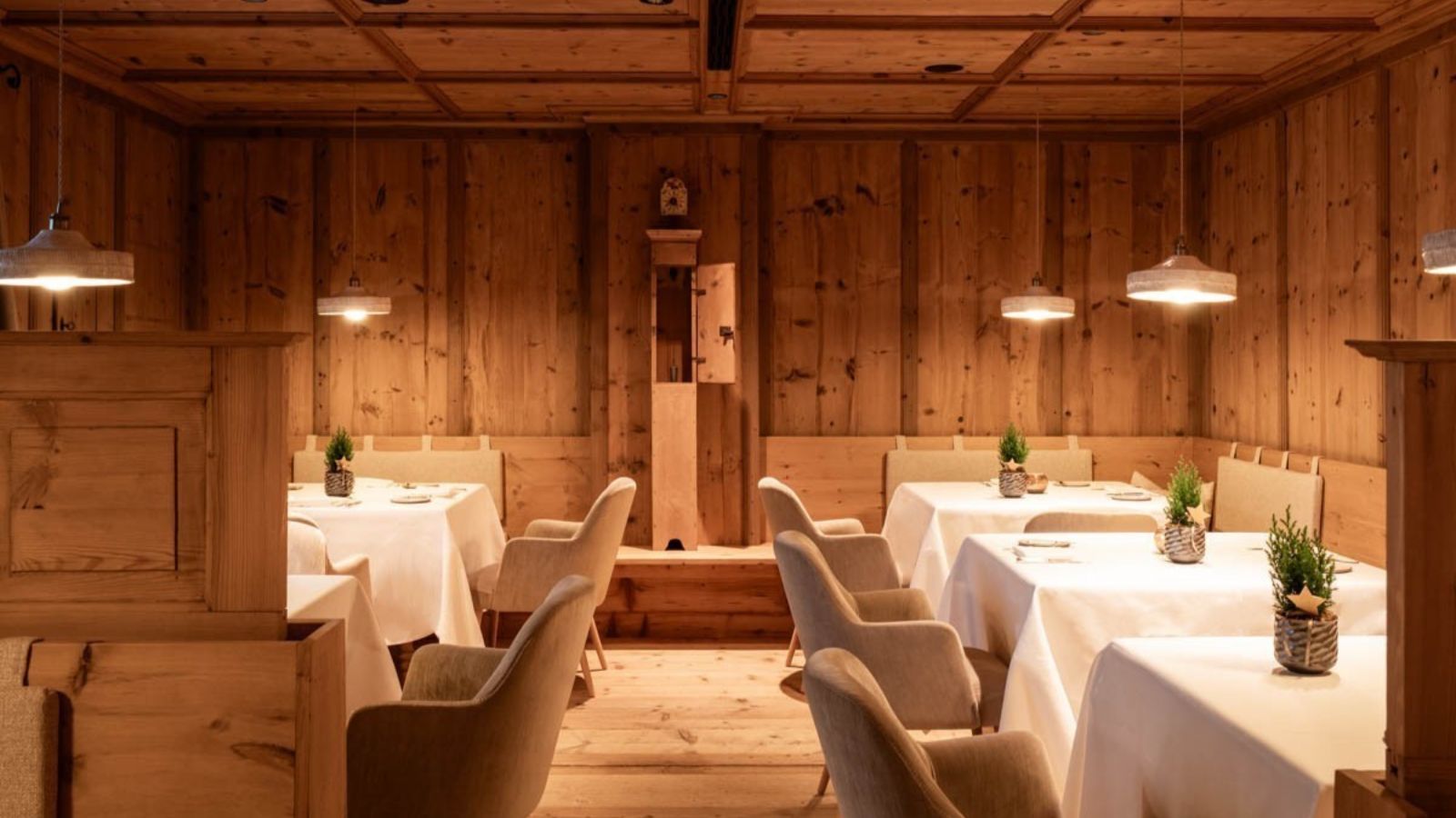 Luxury-Ski-Hotel-Val-Gardena-Hotel-Gardena-Oxford-Ski-Restaurant.jpg