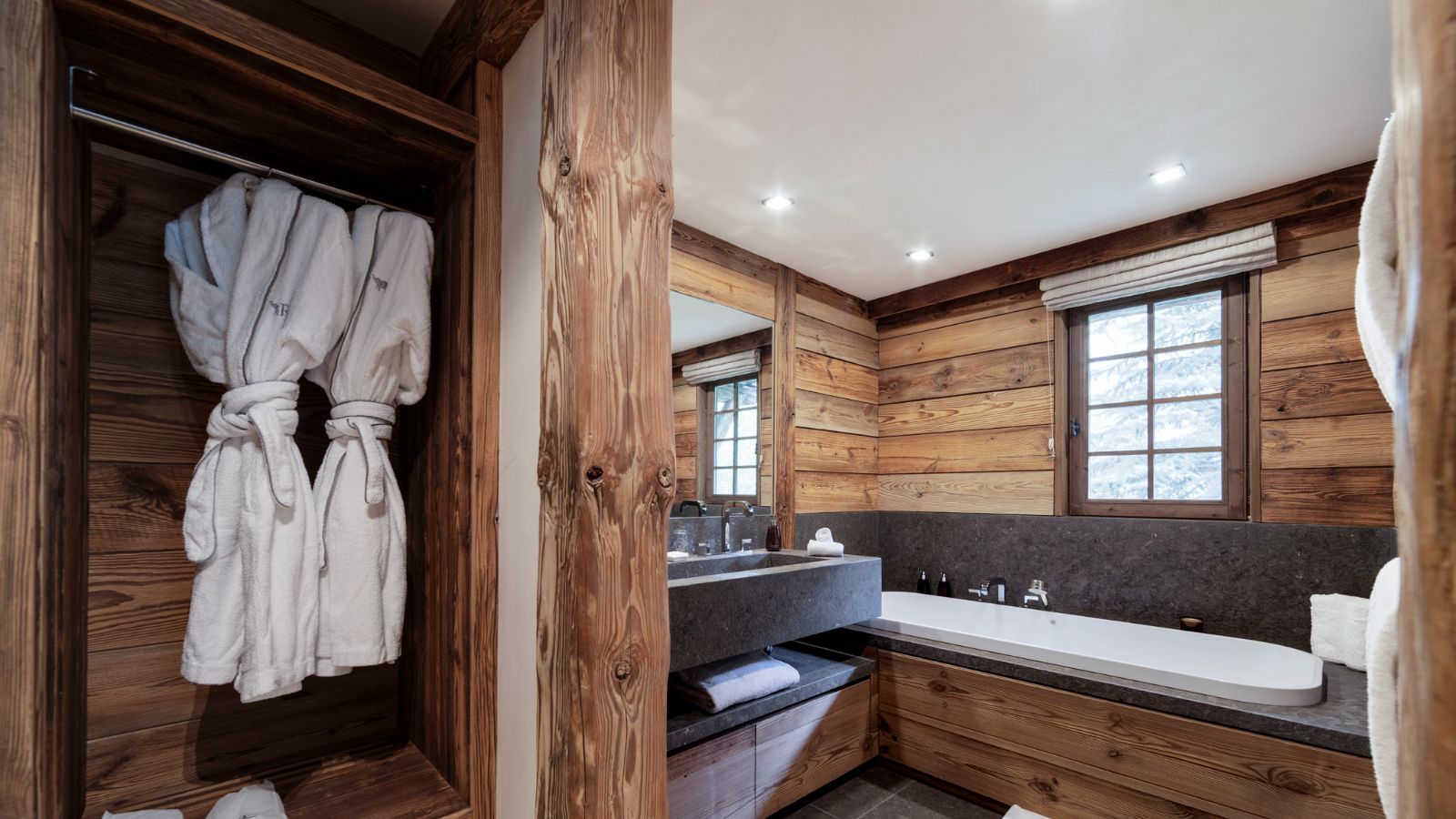 Luxury-Ski-Chalet-Val-d-Isere-Chalet-La-Reserve-Oxford-Ski-Bathroom.jpg