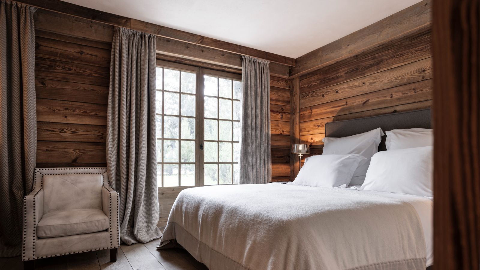 Luxury-Ski-Chalet-Val-d-Isere-Chalet-La-Reserve-Oxford-Ski-Bedroom (1).jpg