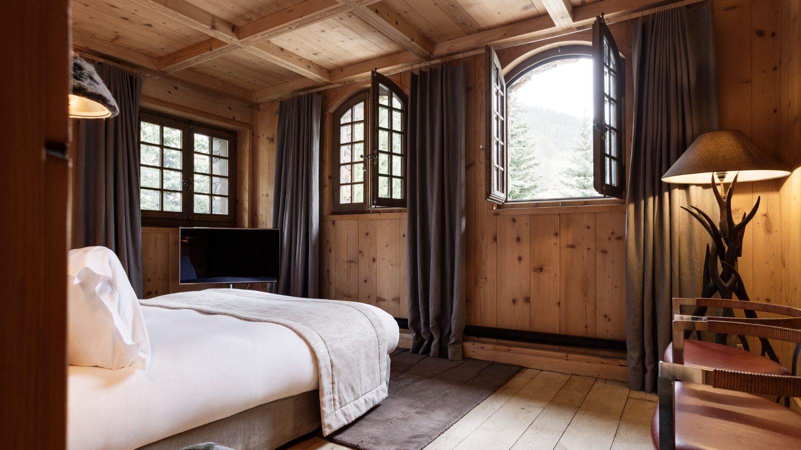 Luxury-Ski-Chalet-Val-d-Isere-Chalet-La-Reserve-Oxford-Ski-Bedroom (15).jpg