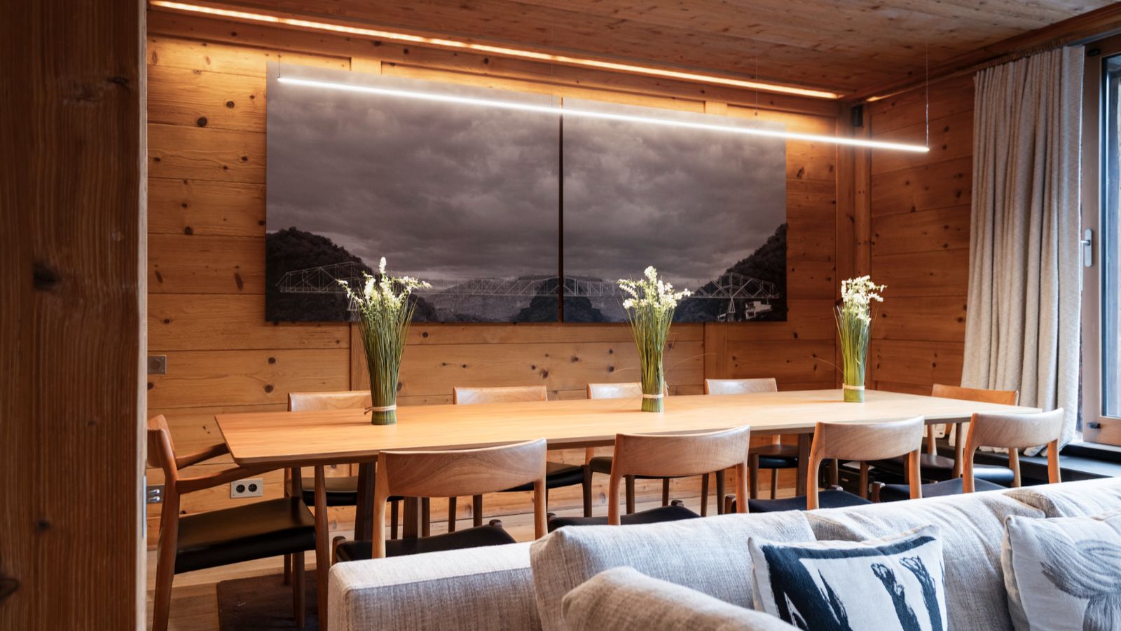 Luxury-Ski-Chalet-Val-d-Isere-Chalet-La-Reserve-Oxford-Ski-Dining3.jpg