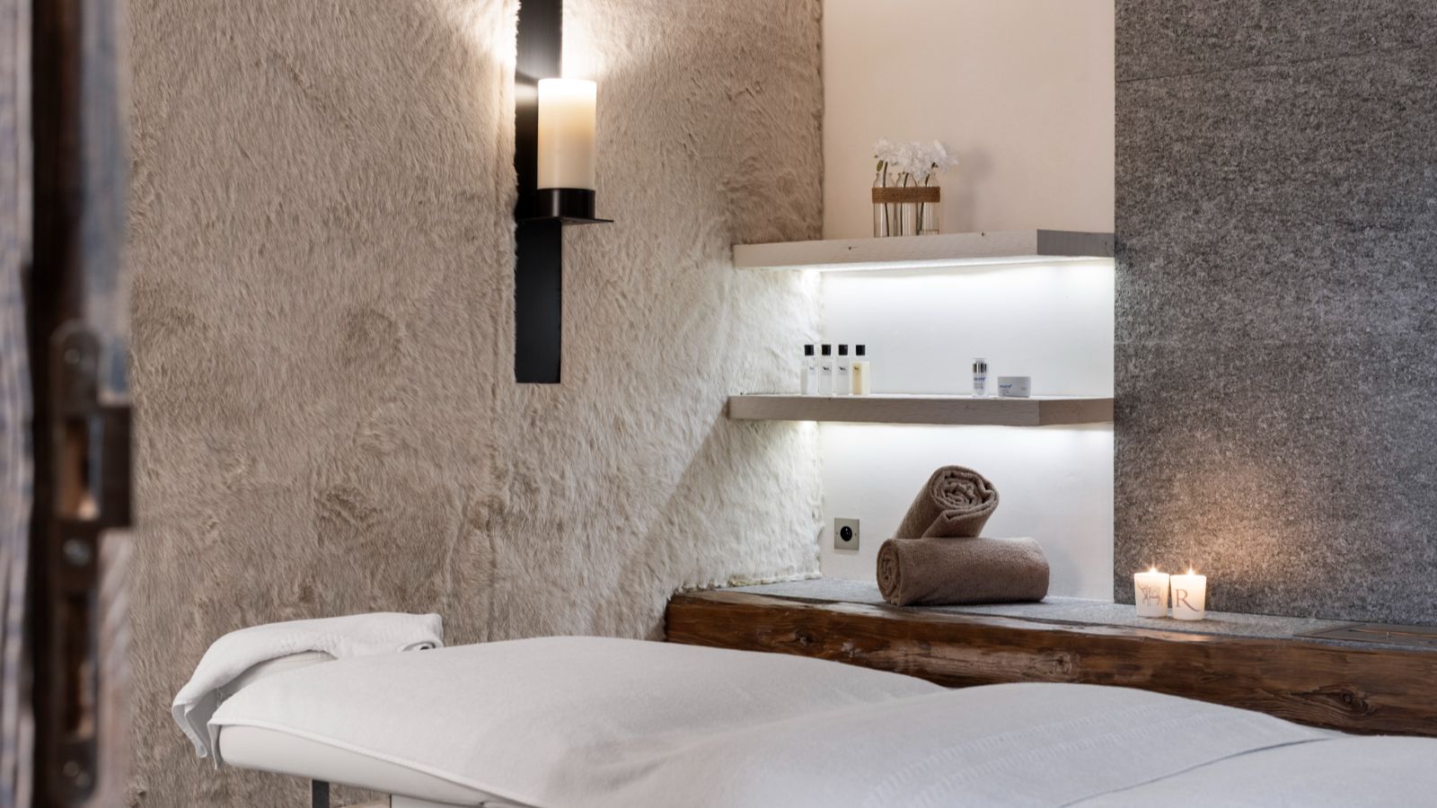 Luxury-Ski-Chalet-Val-d-Isere-Chalet-La-Reserve-Oxford-Ski-Massage.jpg