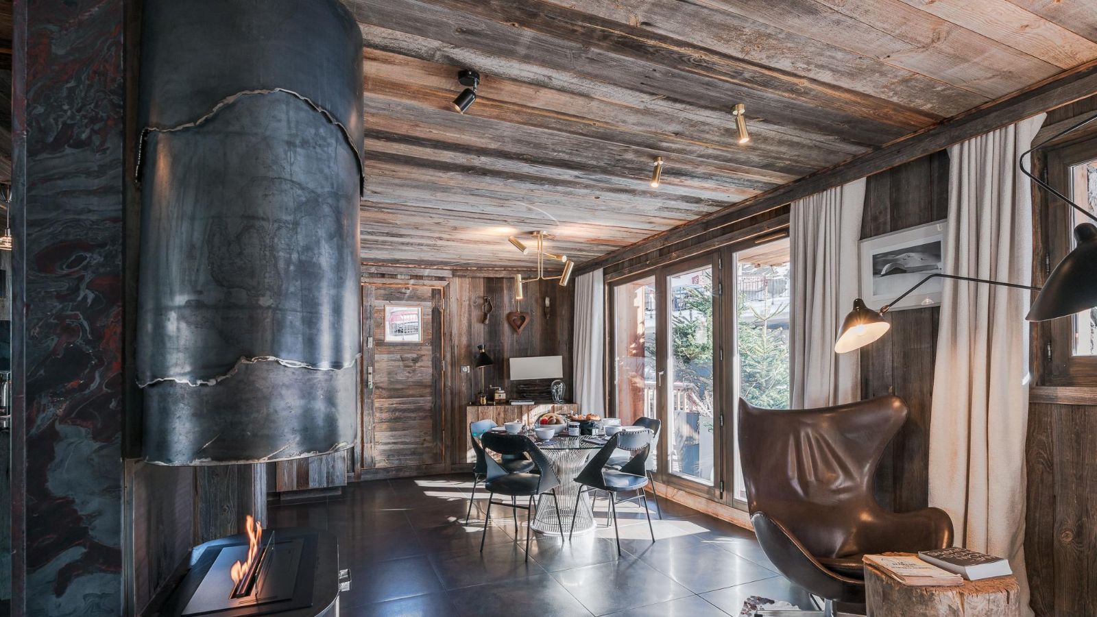 Luxury- ChaletOrkids2-Oxford ski- Side dining area.jpg