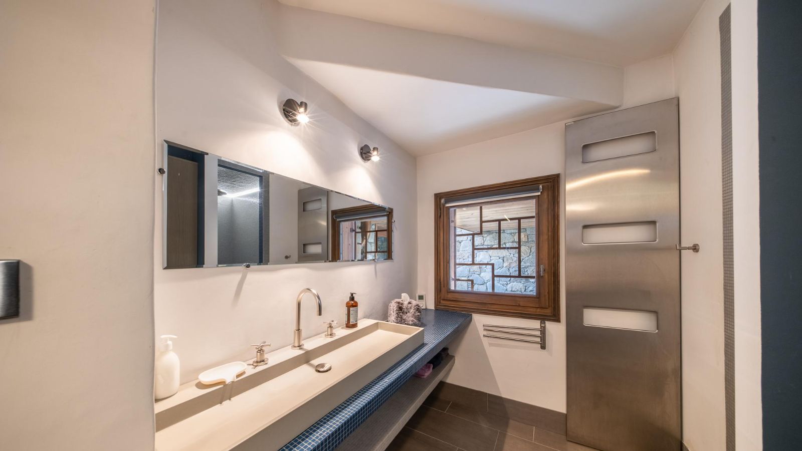 Luxury- ChaletOrkids2-Oxford ski- Bathroom 2.jpg