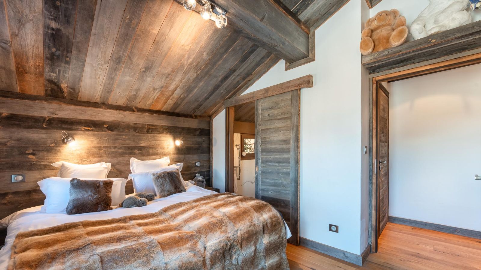 Luxury- ChaletOrkids2-Oxford ski- Bedroom 4.jpg