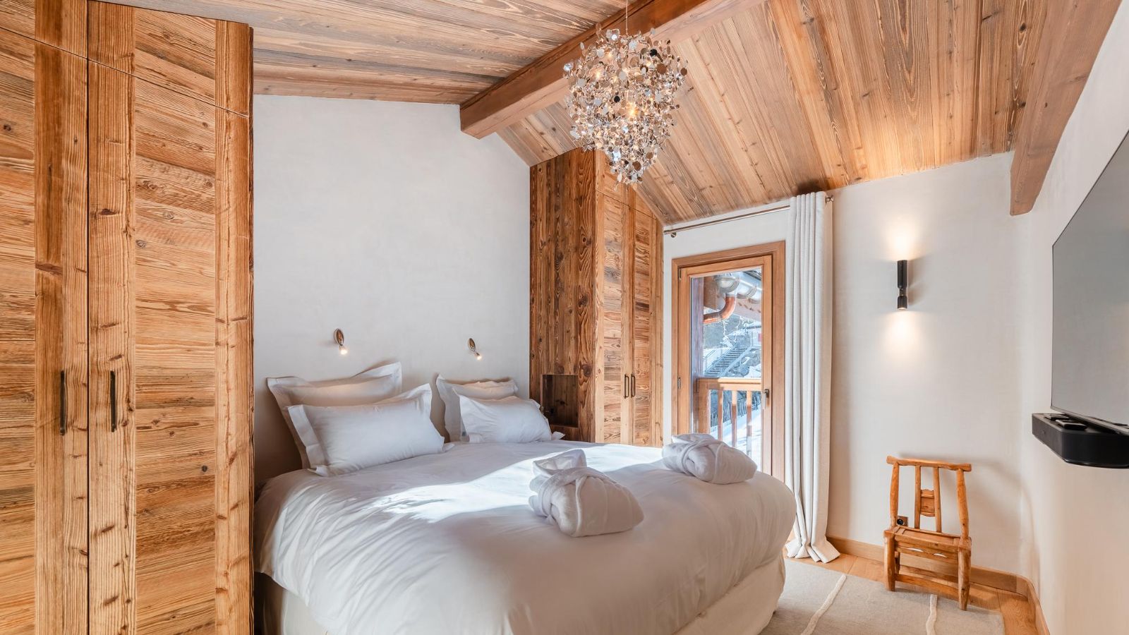 Luxury- ChaletOrkids2-Oxford ski -Bedroom.jpg