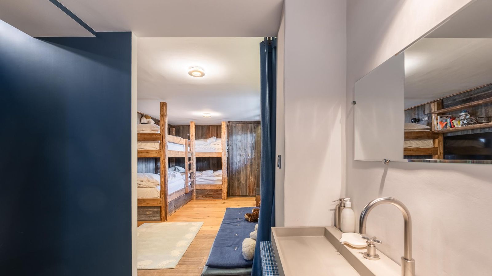 Luxury- ChaletOrkids2-Oxford ski- Bunkroom.jpg