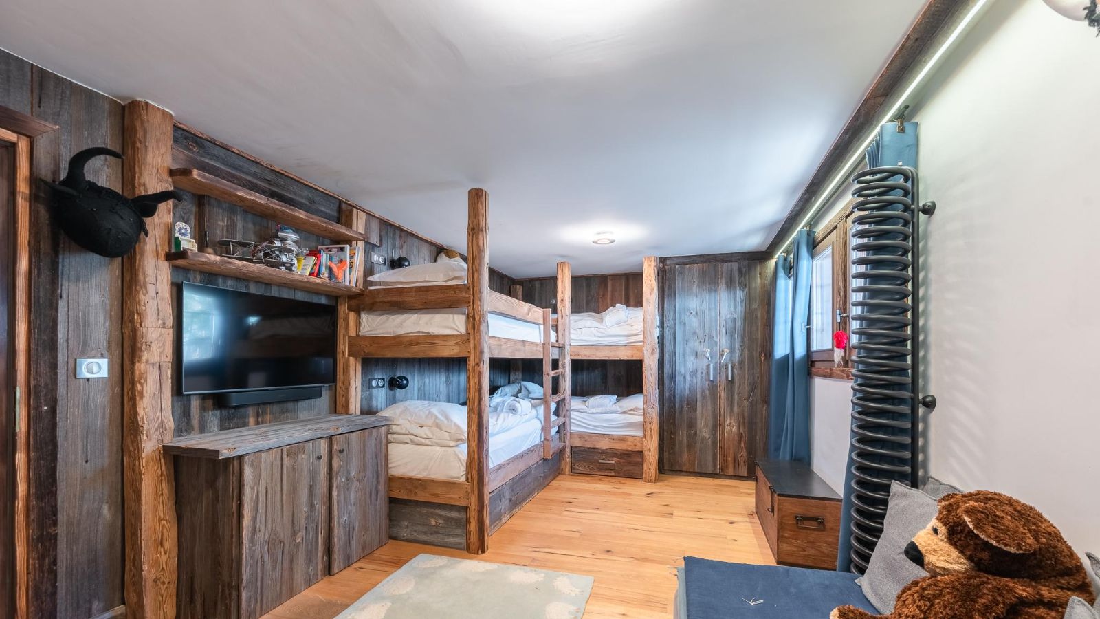 Luxury- ChaletOrkids2-Oxford ski- Bunkroom2.jpg