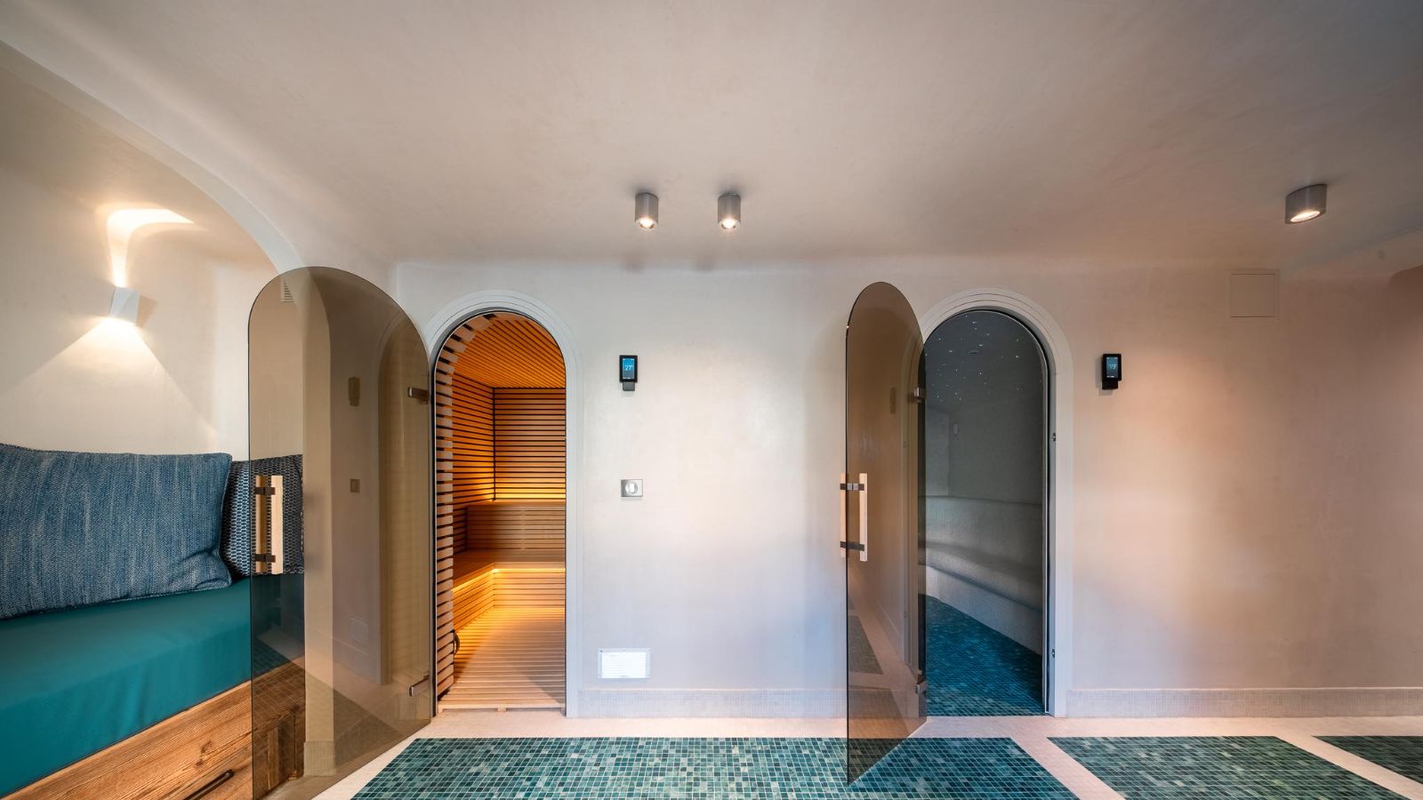 Luxury- ChaletOrkids2-Oxford ski- Hammam.jpg