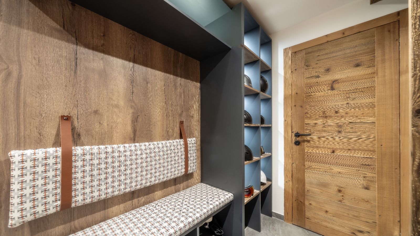 Chalet Pavot - Elevation Alps - Boot room.jpg