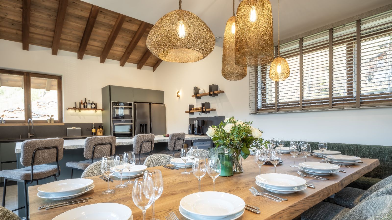 Chalet Pavot - Elevation Alps - Dining and kitchen.jpg